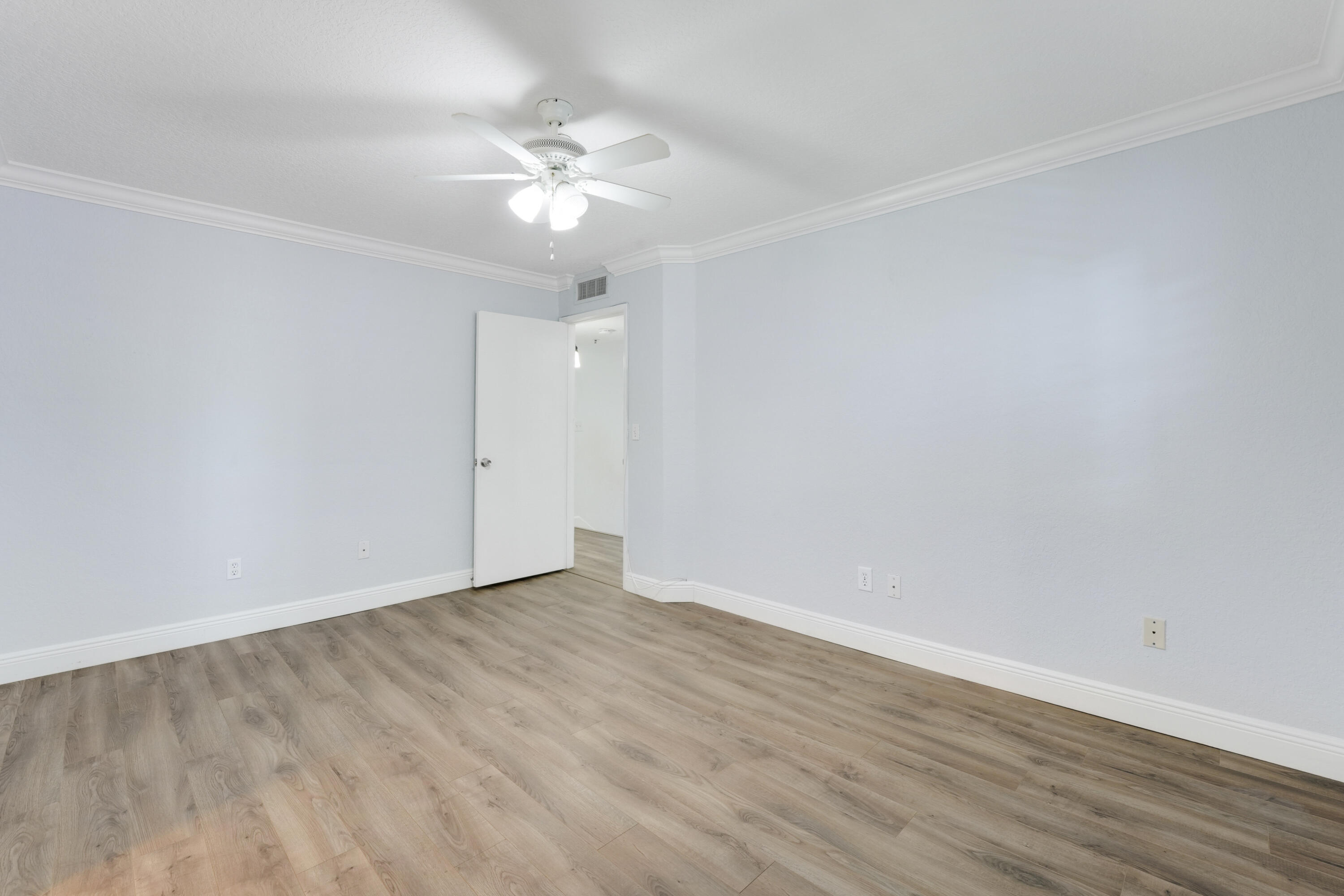 YACHT CLUB ON THE INTRACOASTAL CONDO - Residential
