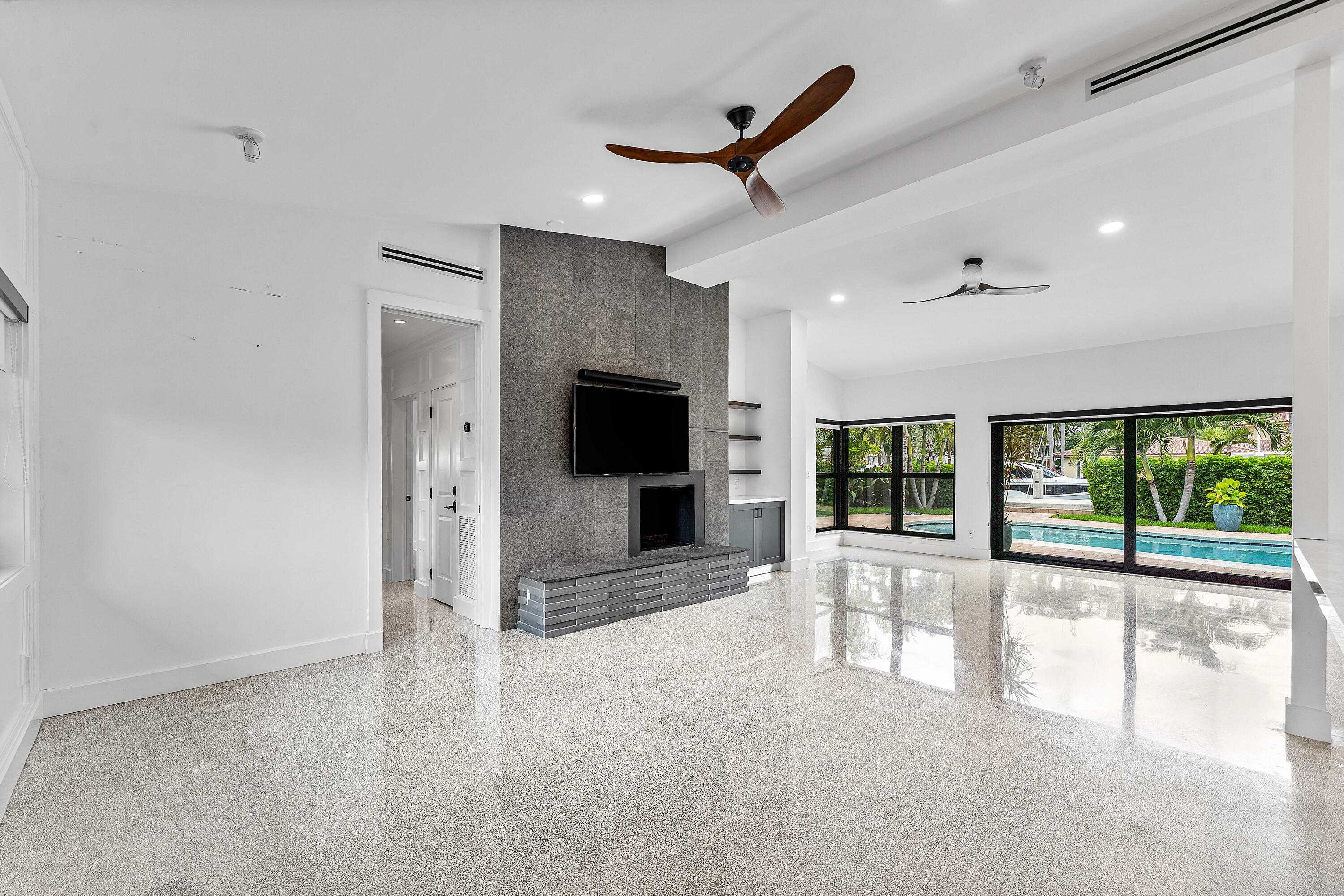 Riviera 6-17 B - Residential
