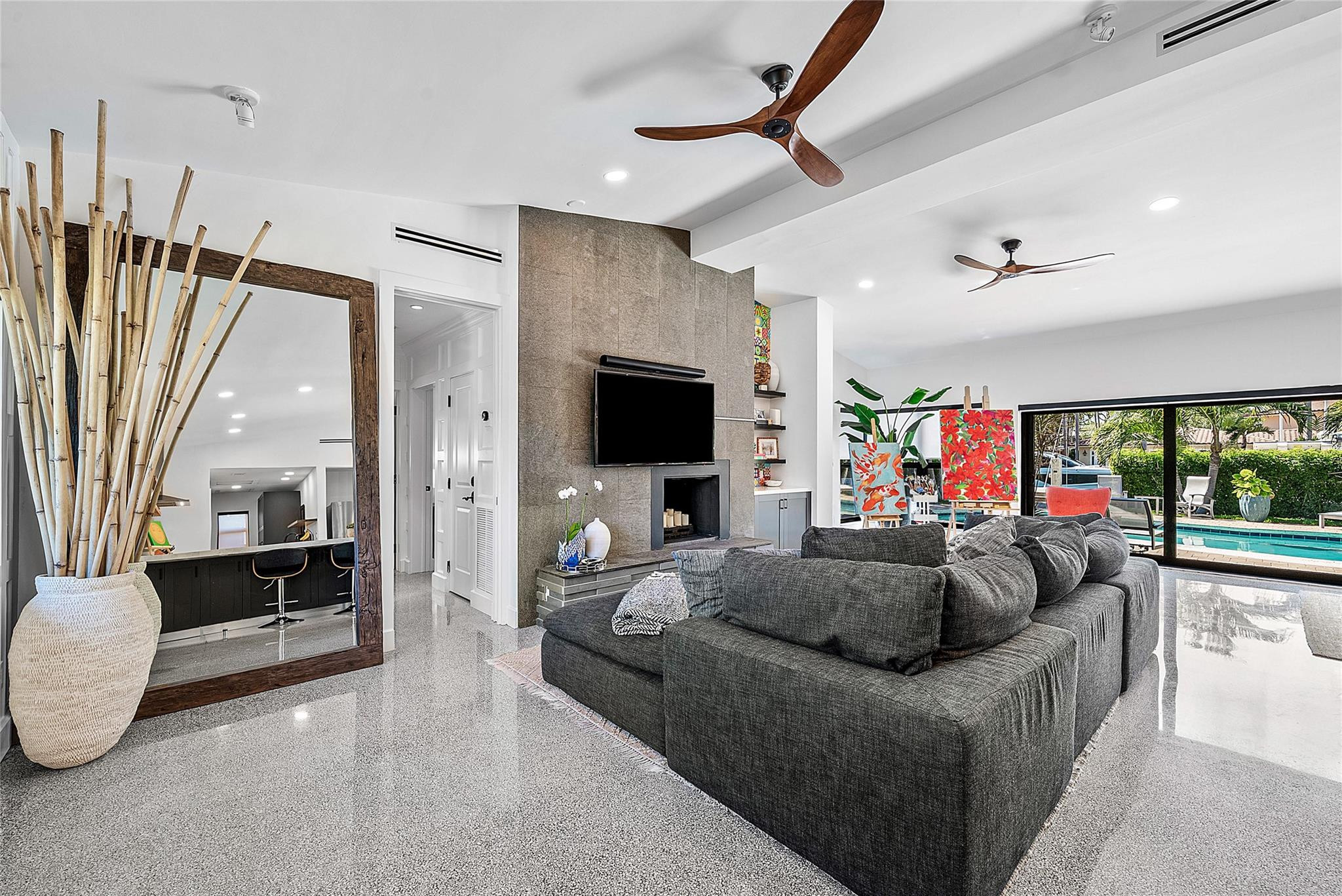 Riviera 6-17 B - Residential