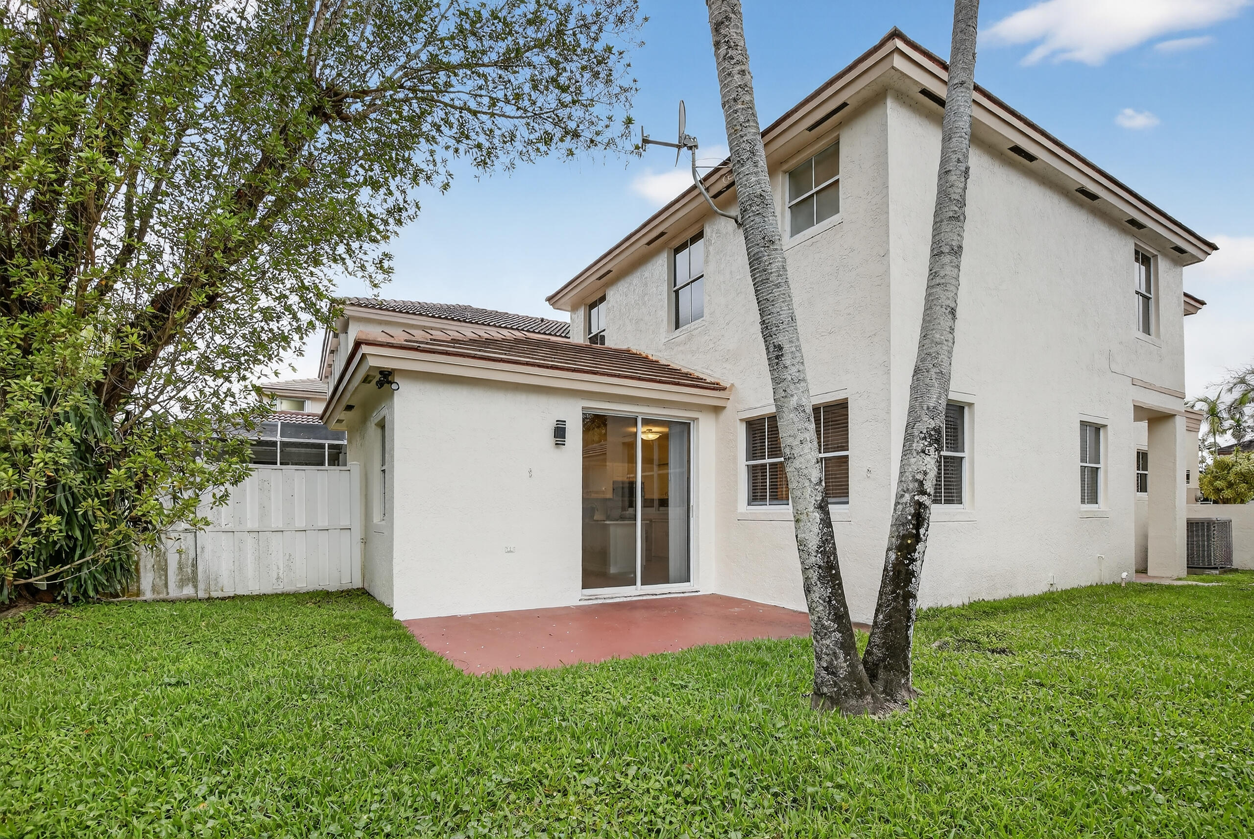 LAKES OF NEWPORT II - Residential Lease