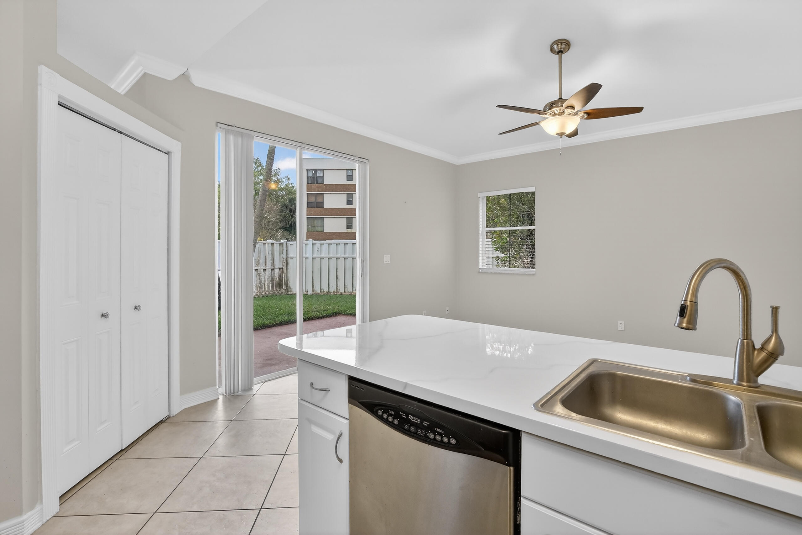 LAKES OF NEWPORT II - Residential Lease
