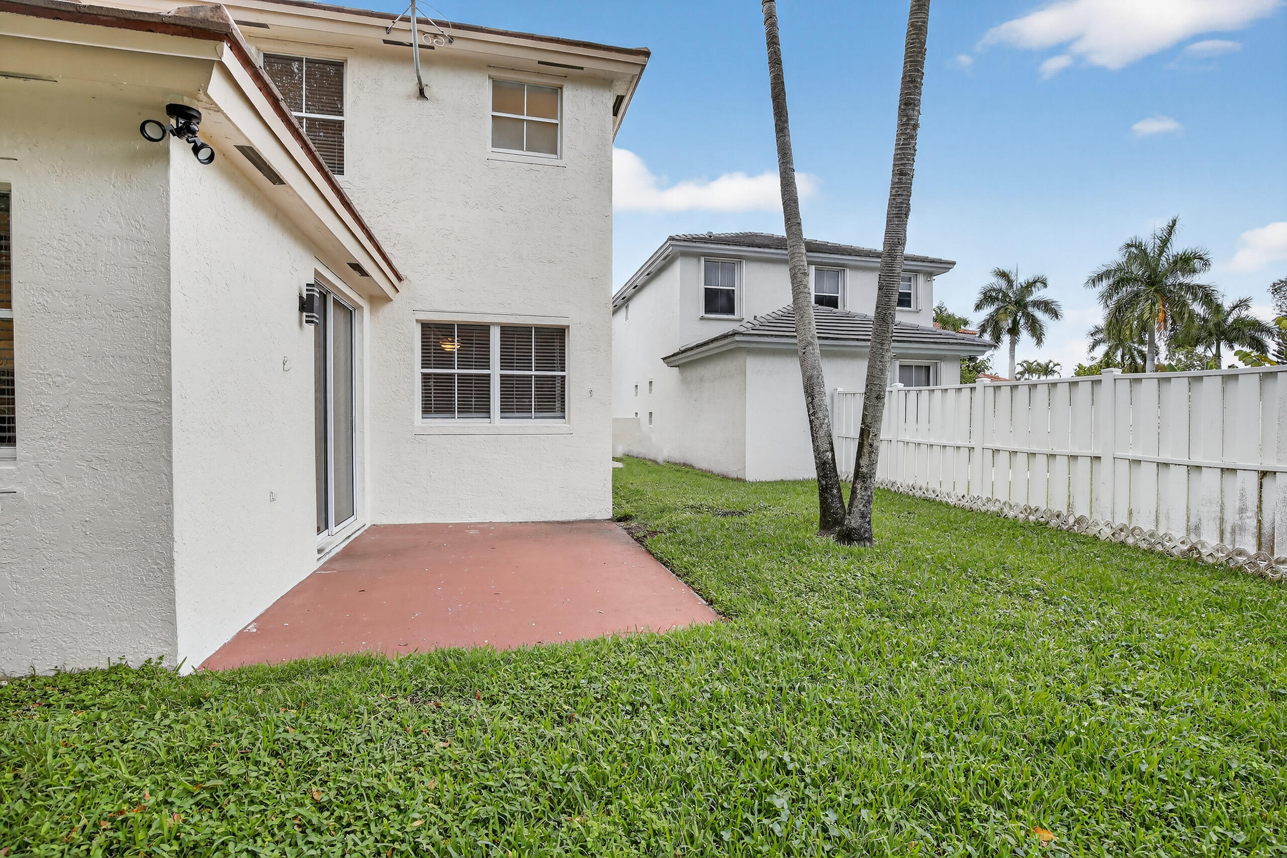 LAKES OF NEWPORT II - Residential Lease