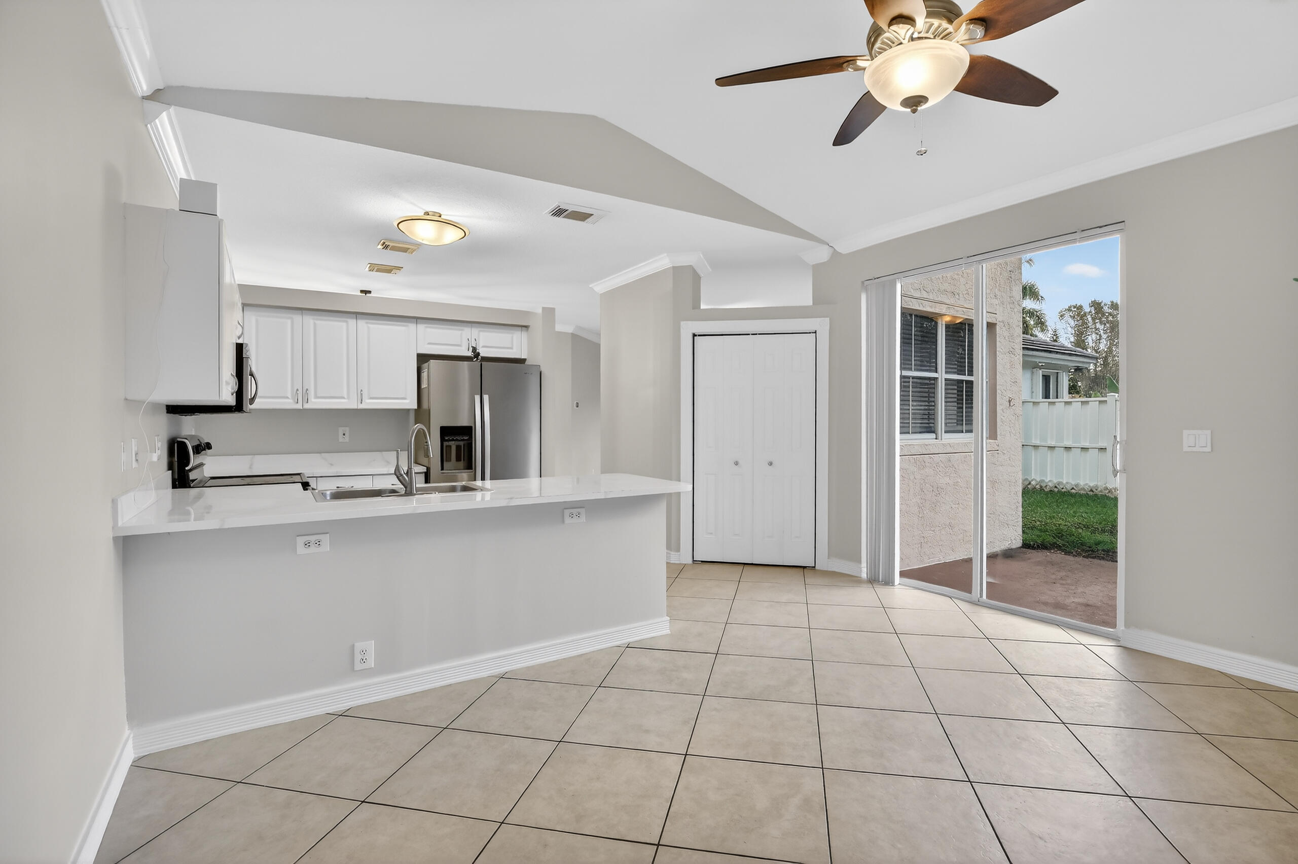 LAKES OF NEWPORT II - Residential Lease