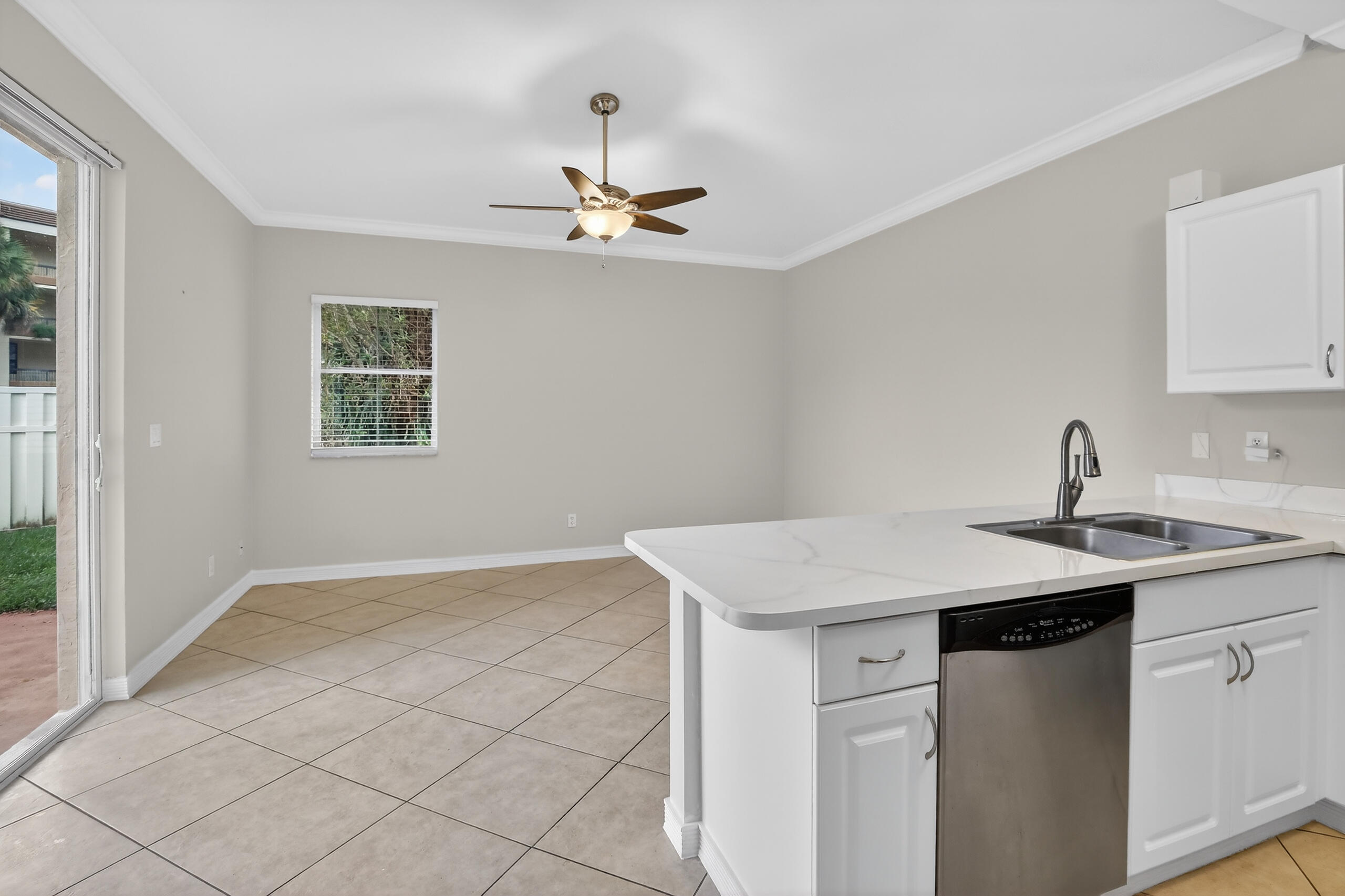 LAKES OF NEWPORT II - Residential Lease