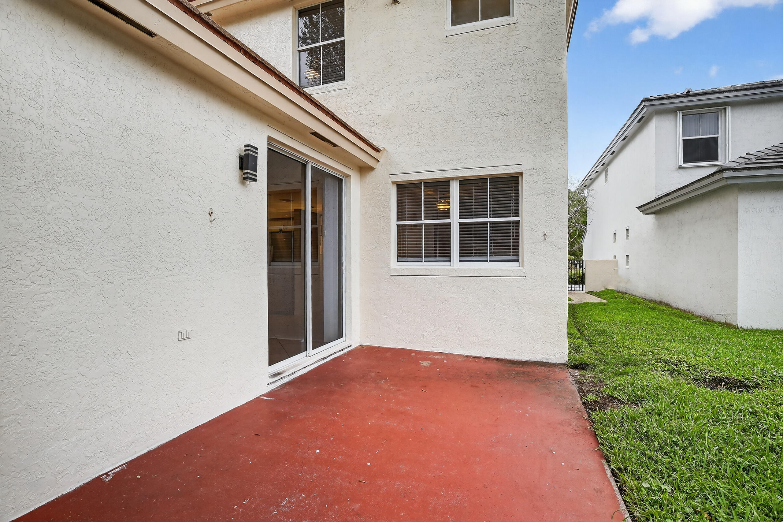 LAKES OF NEWPORT II - Residential Lease