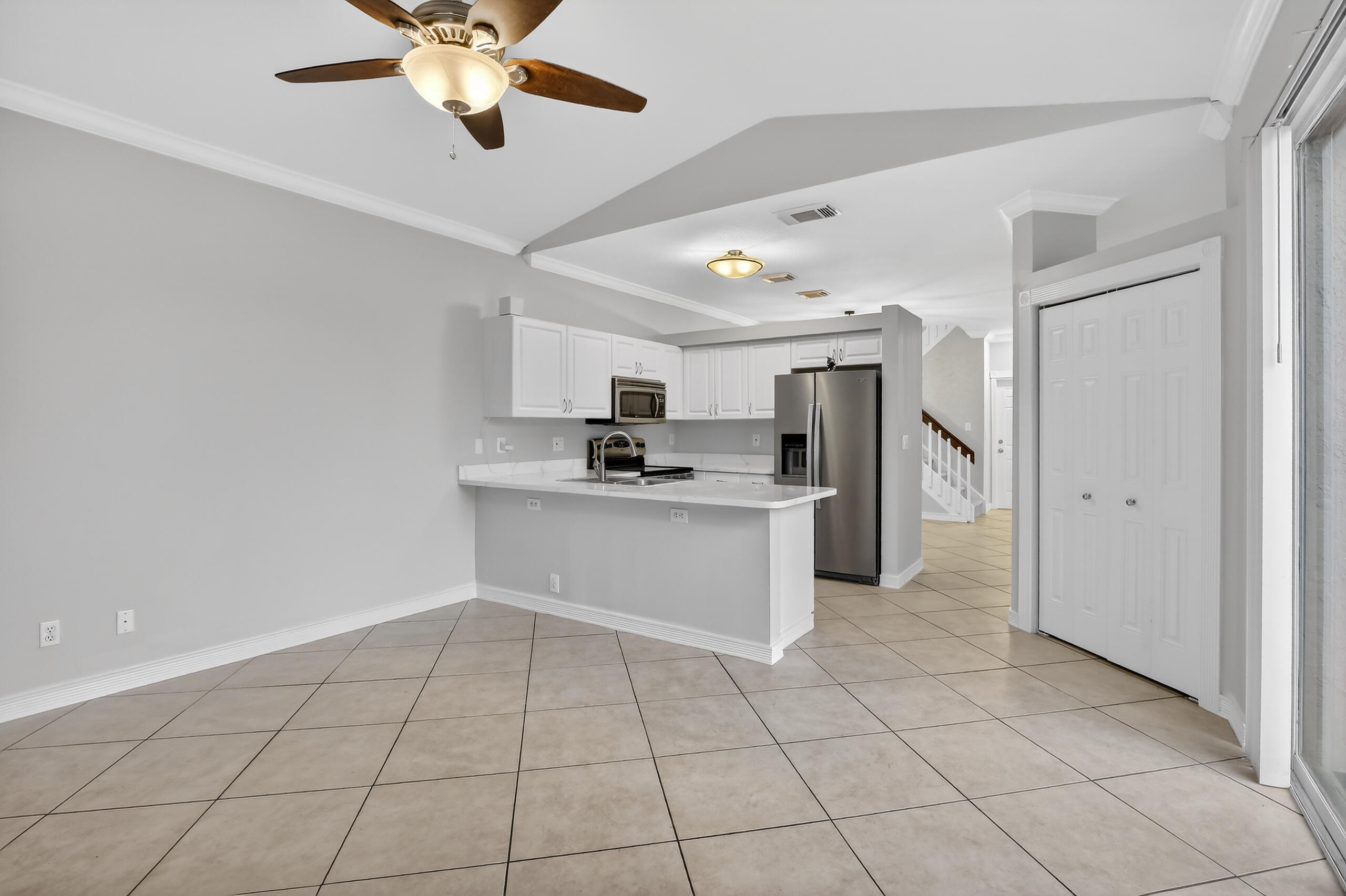 LAKES OF NEWPORT II - Residential Lease