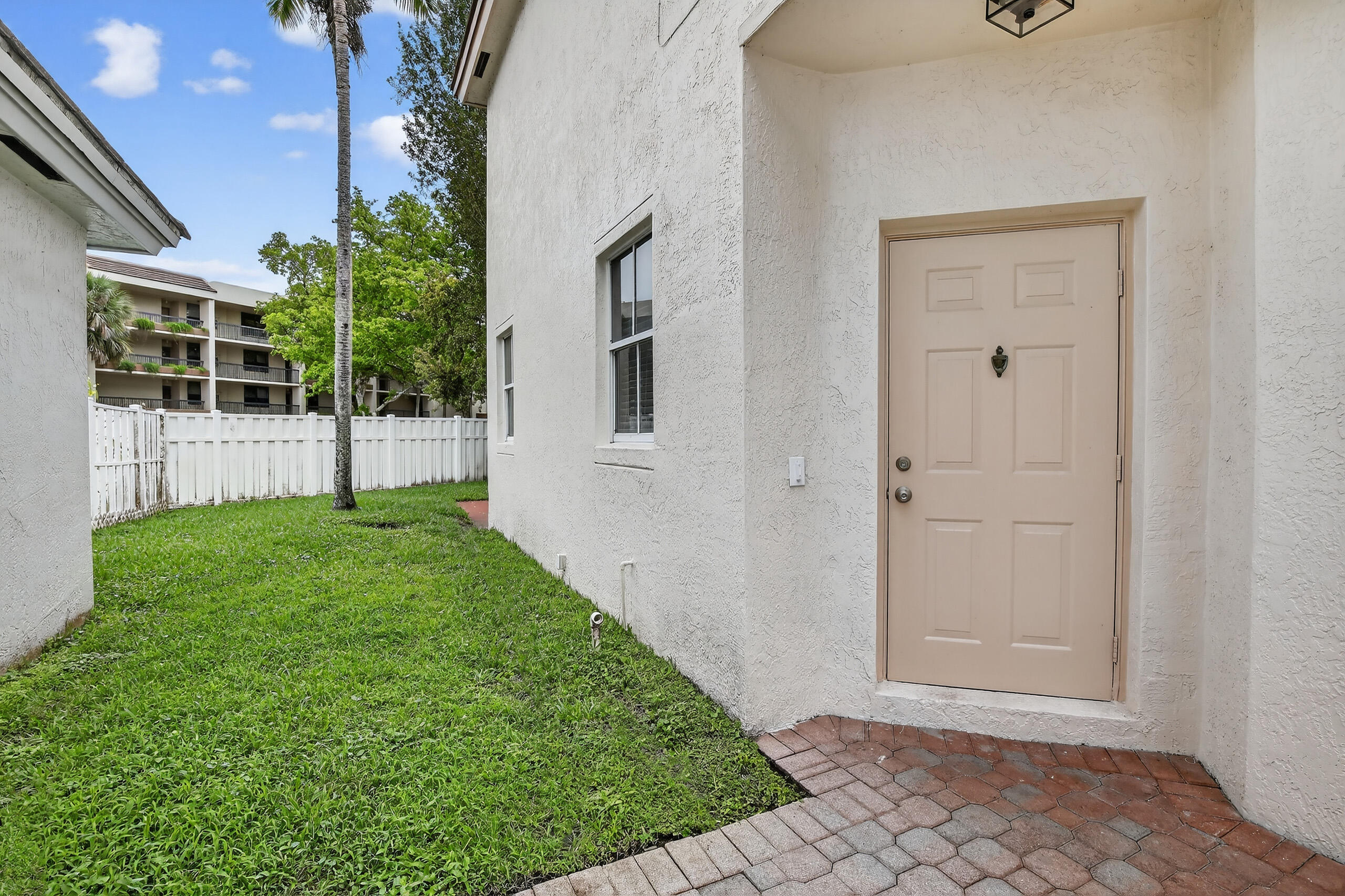 LAKES OF NEWPORT II - Residential Lease