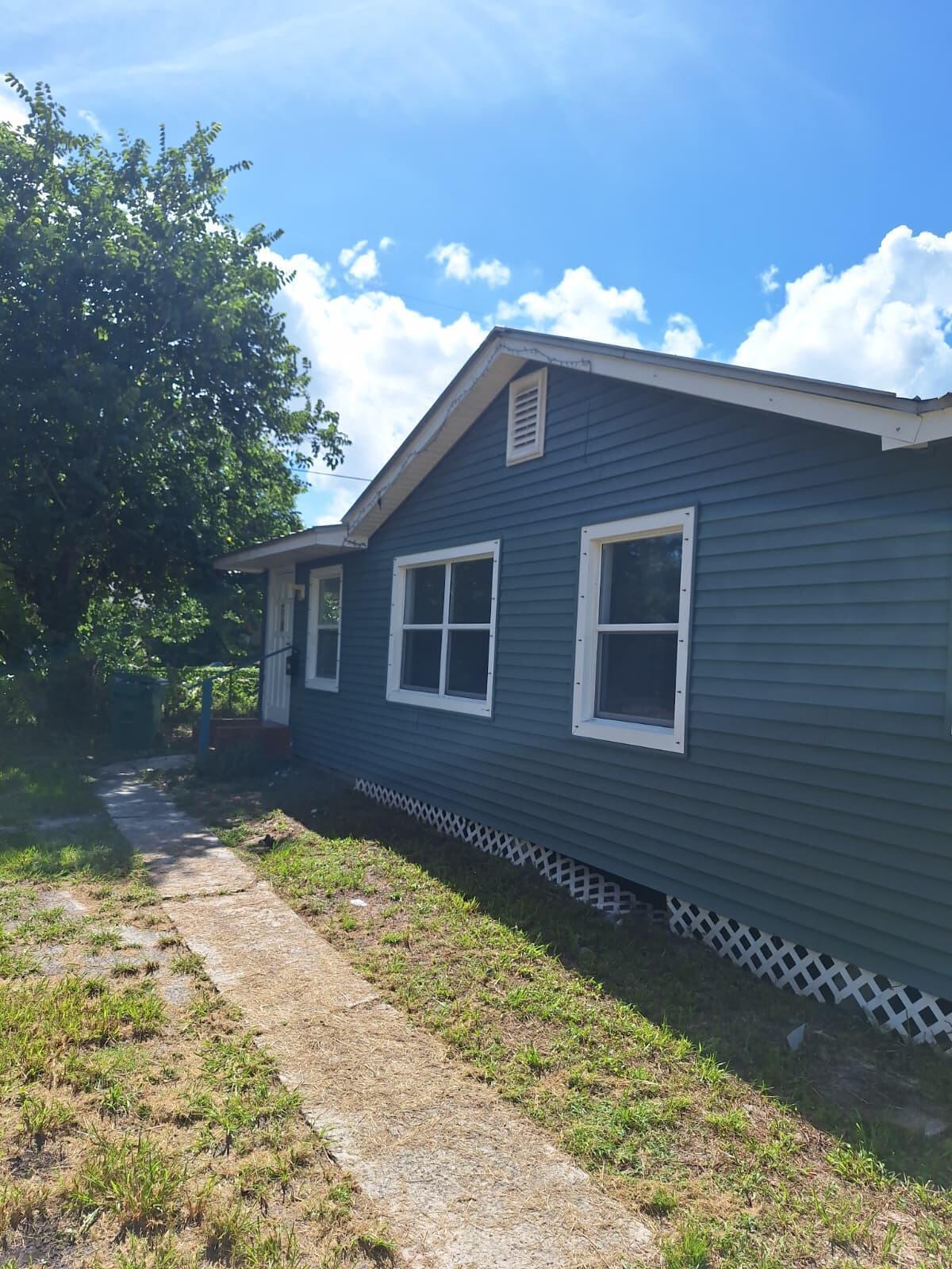 0$ - HOA.The house has finished its extended renovation: New kitchen. Brand new bathroom. Complete renovation of the old bathroom. New wood flooring. The whole house has been painted