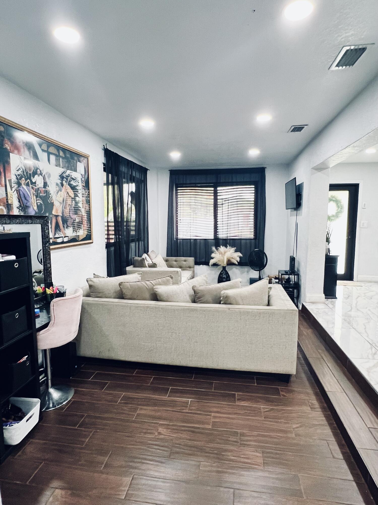 MYRTLE GROVE - Residential