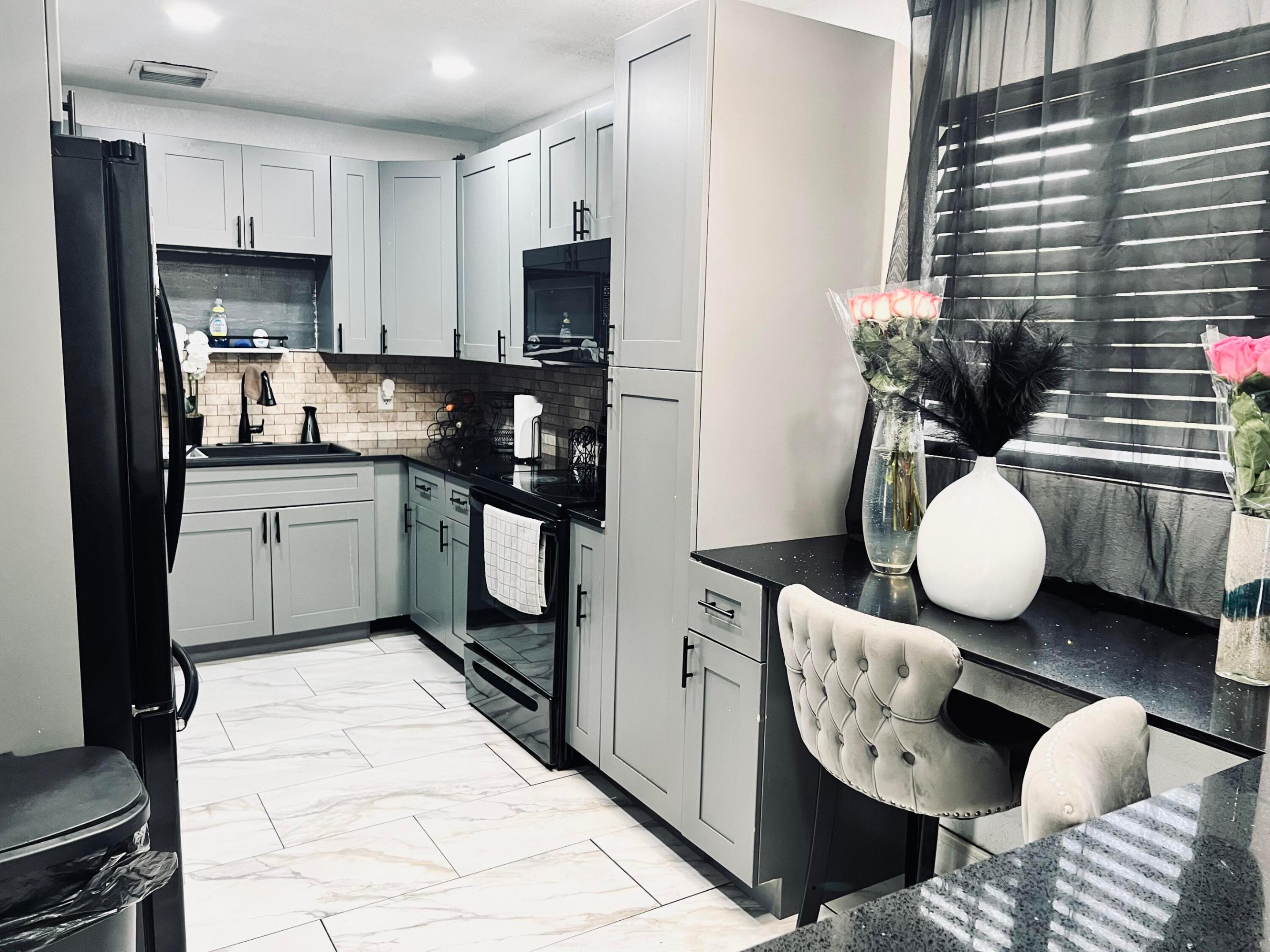 MYRTLE GROVE - Residential