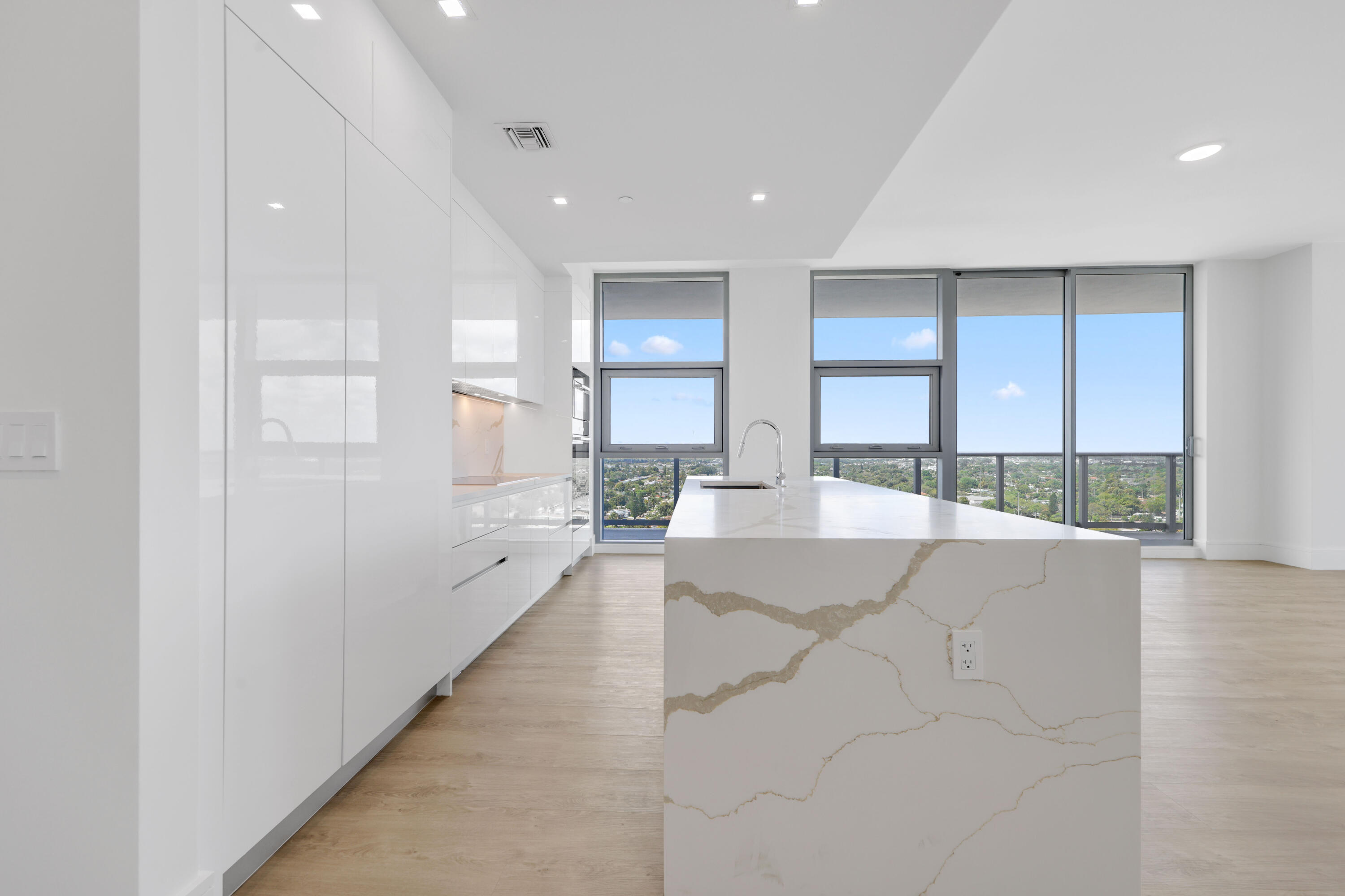 NAUTILUS 220 CONDO - Residential