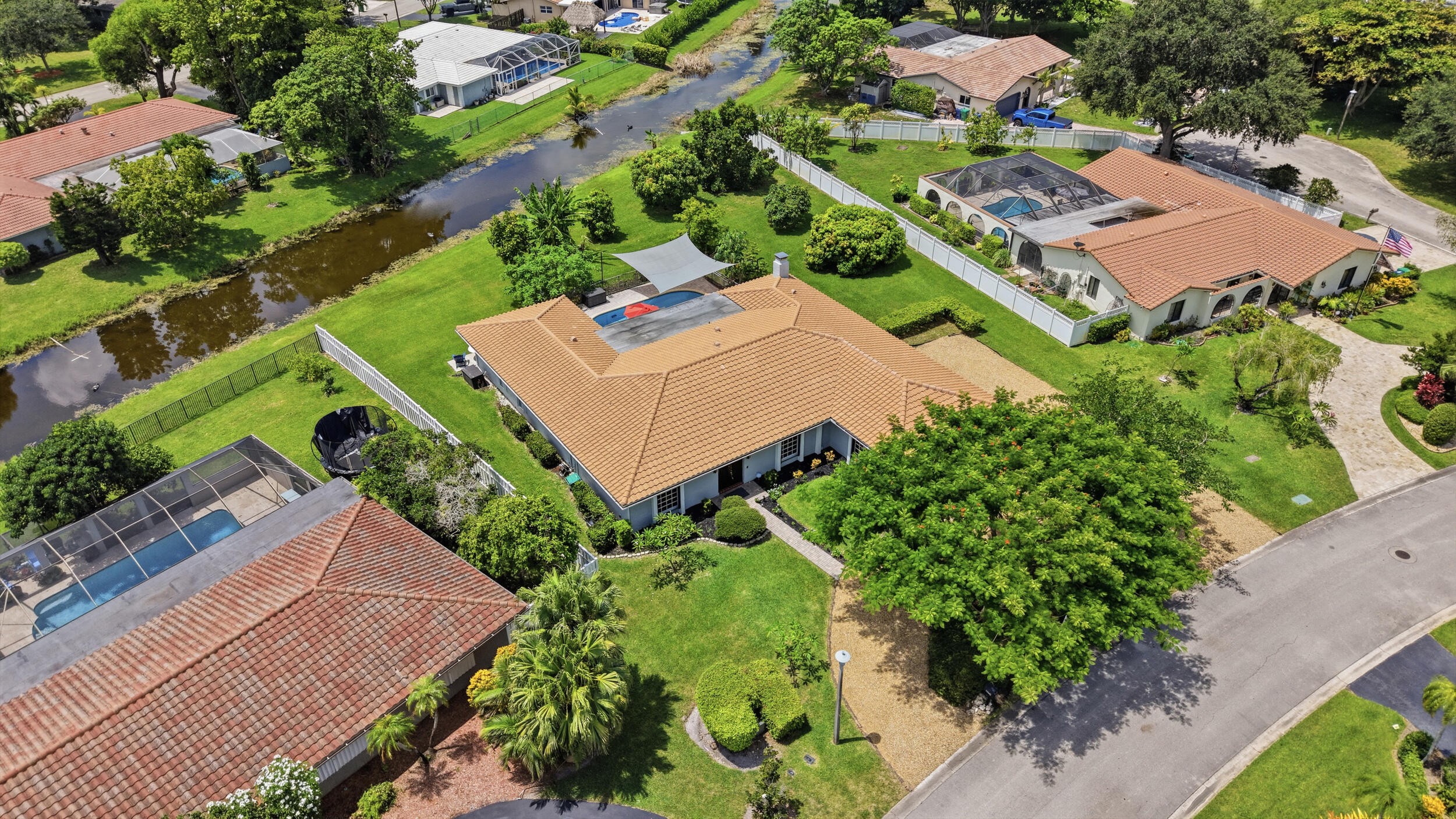 CORAL SPRINGS COUNTRY CLUB - Residential