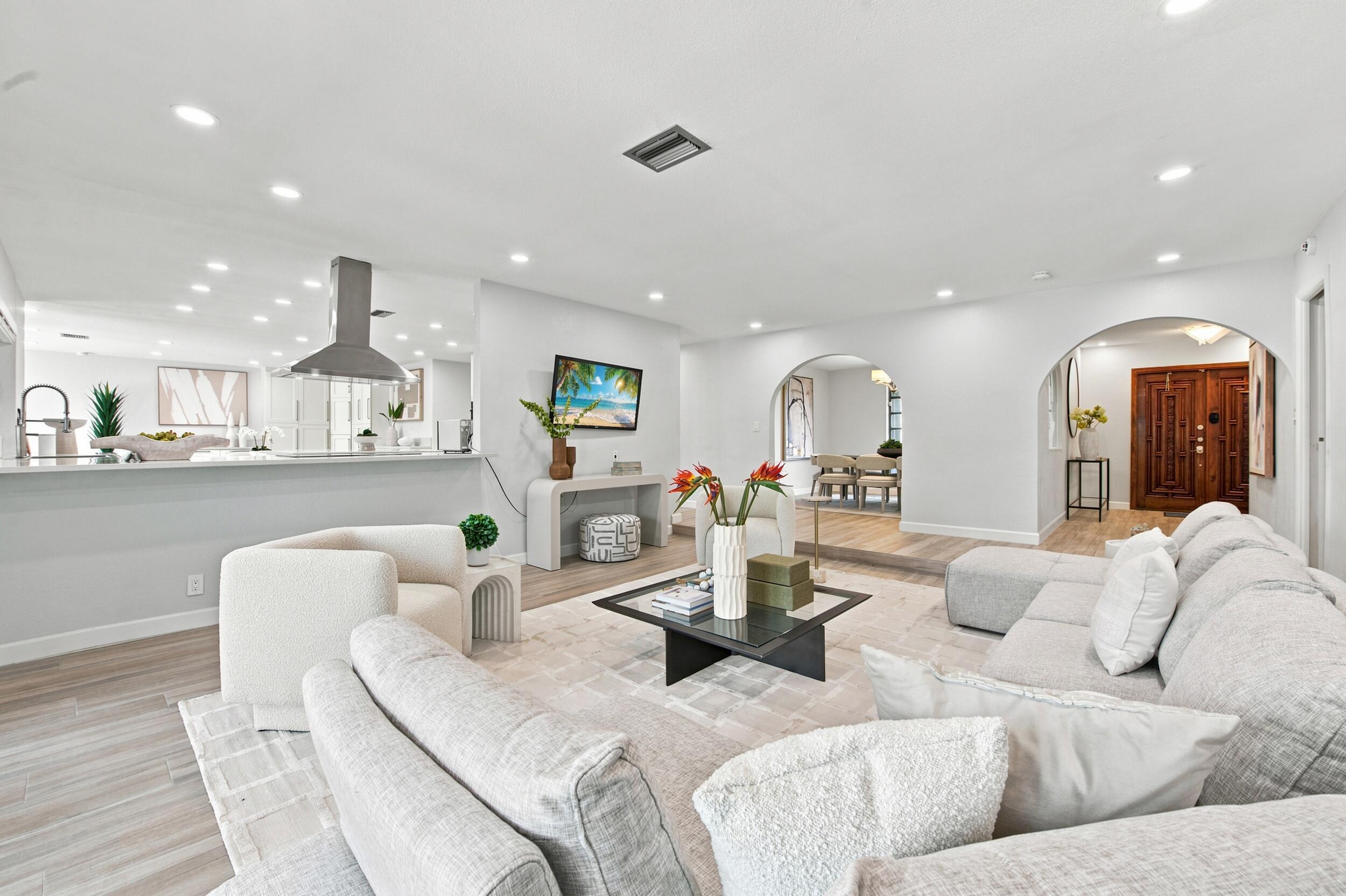 CORAL SPRINGS COUNTRY CLUB - Residential