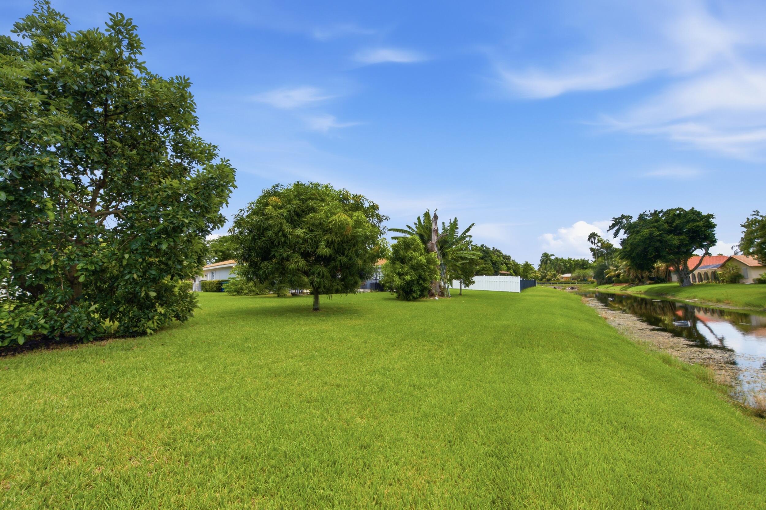 CORAL SPRINGS COUNTRY CLUB - Residential