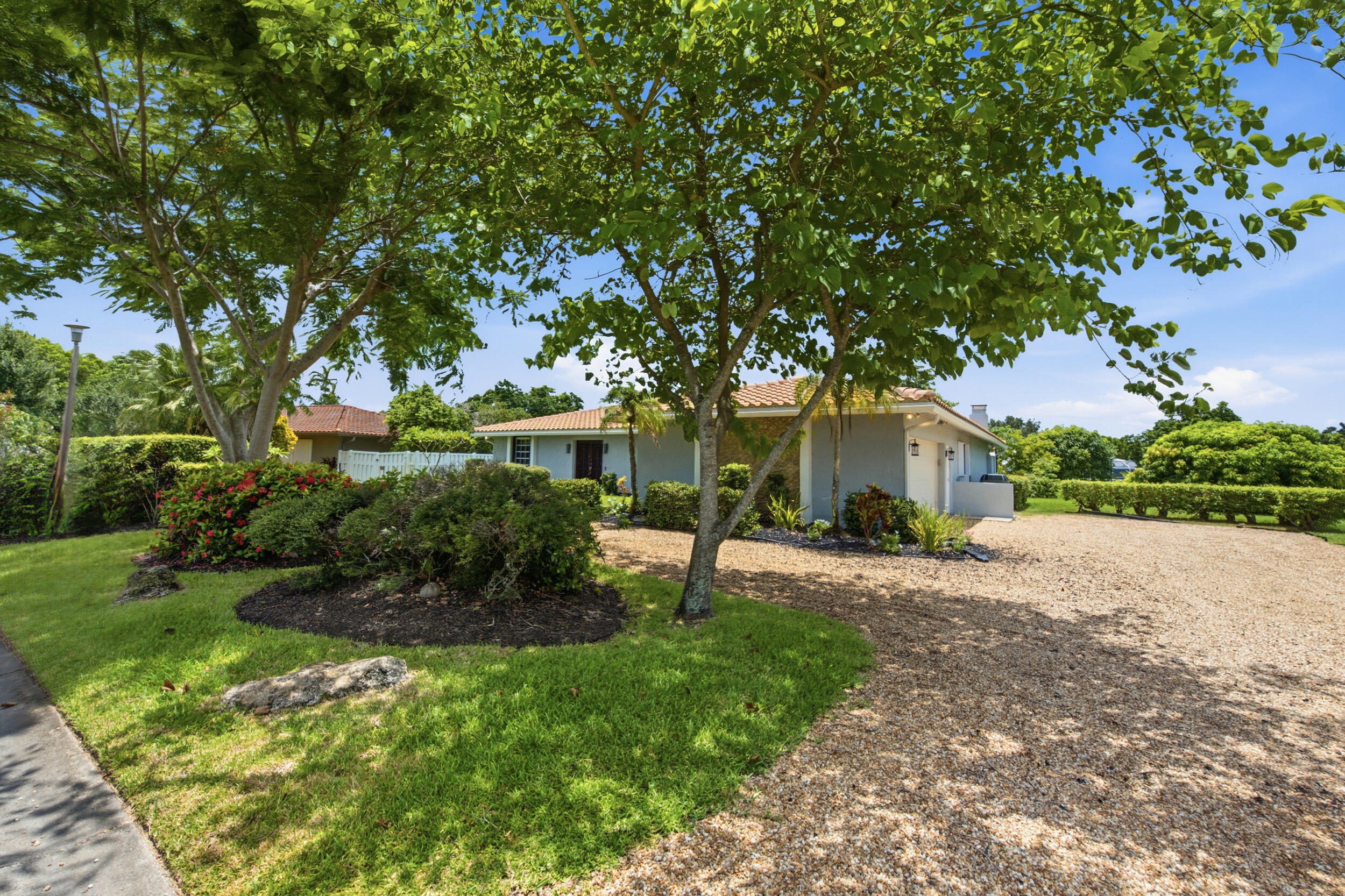 CORAL SPRINGS COUNTRY CLUB - Residential