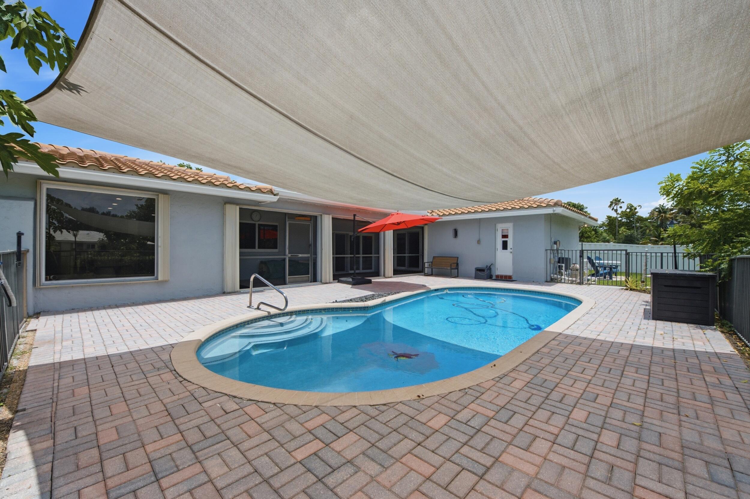 CORAL SPRINGS COUNTRY CLUB - Residential