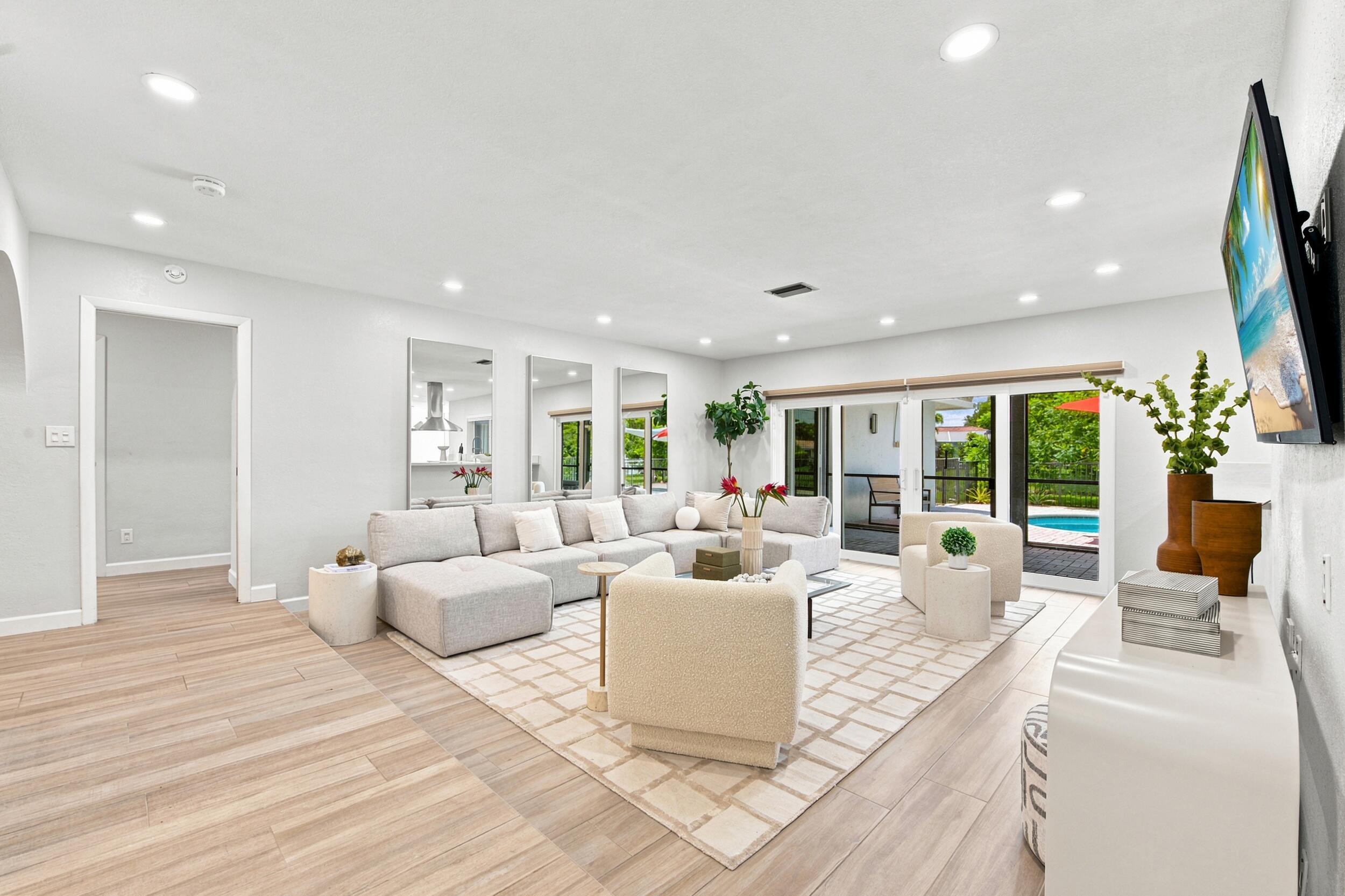 CORAL SPRINGS COUNTRY CLUB - Residential