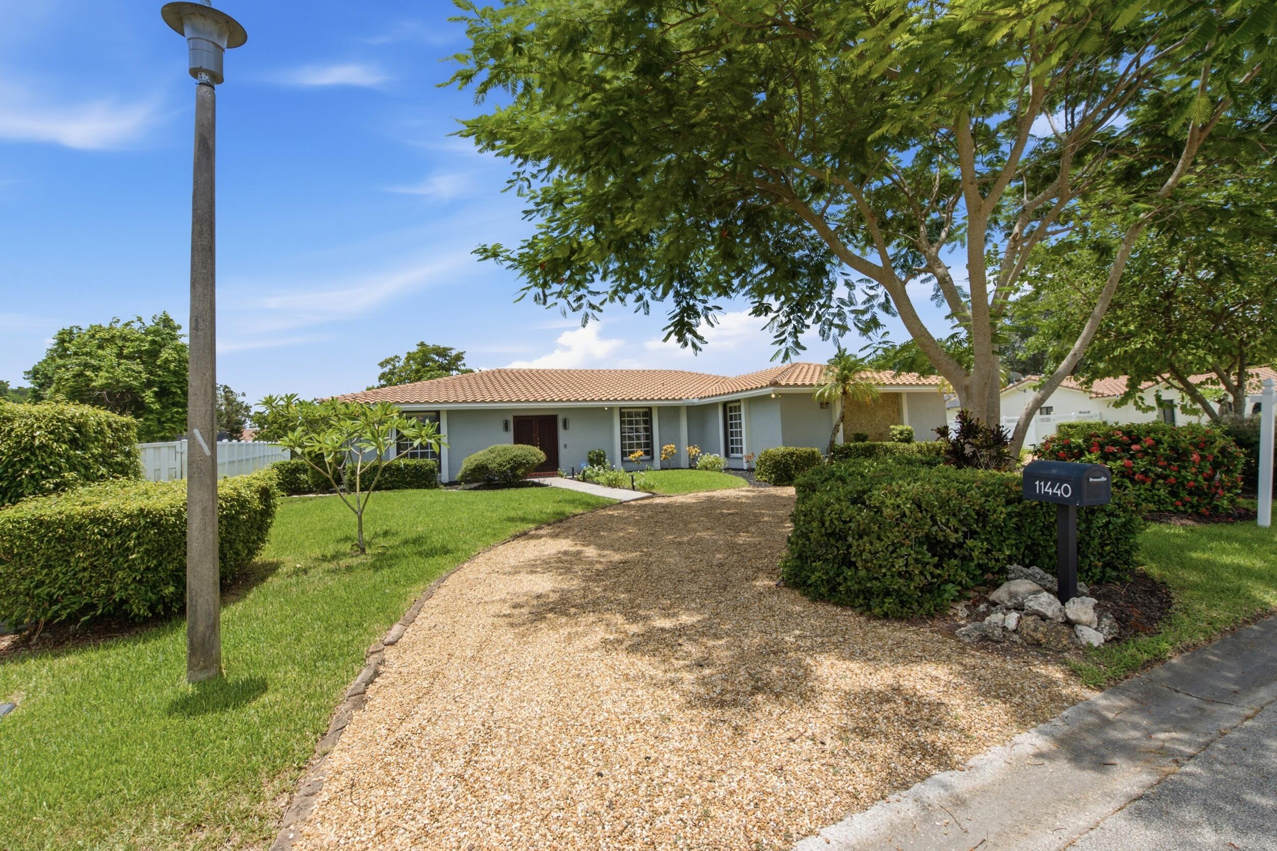 CORAL SPRINGS COUNTRY CLUB - Residential