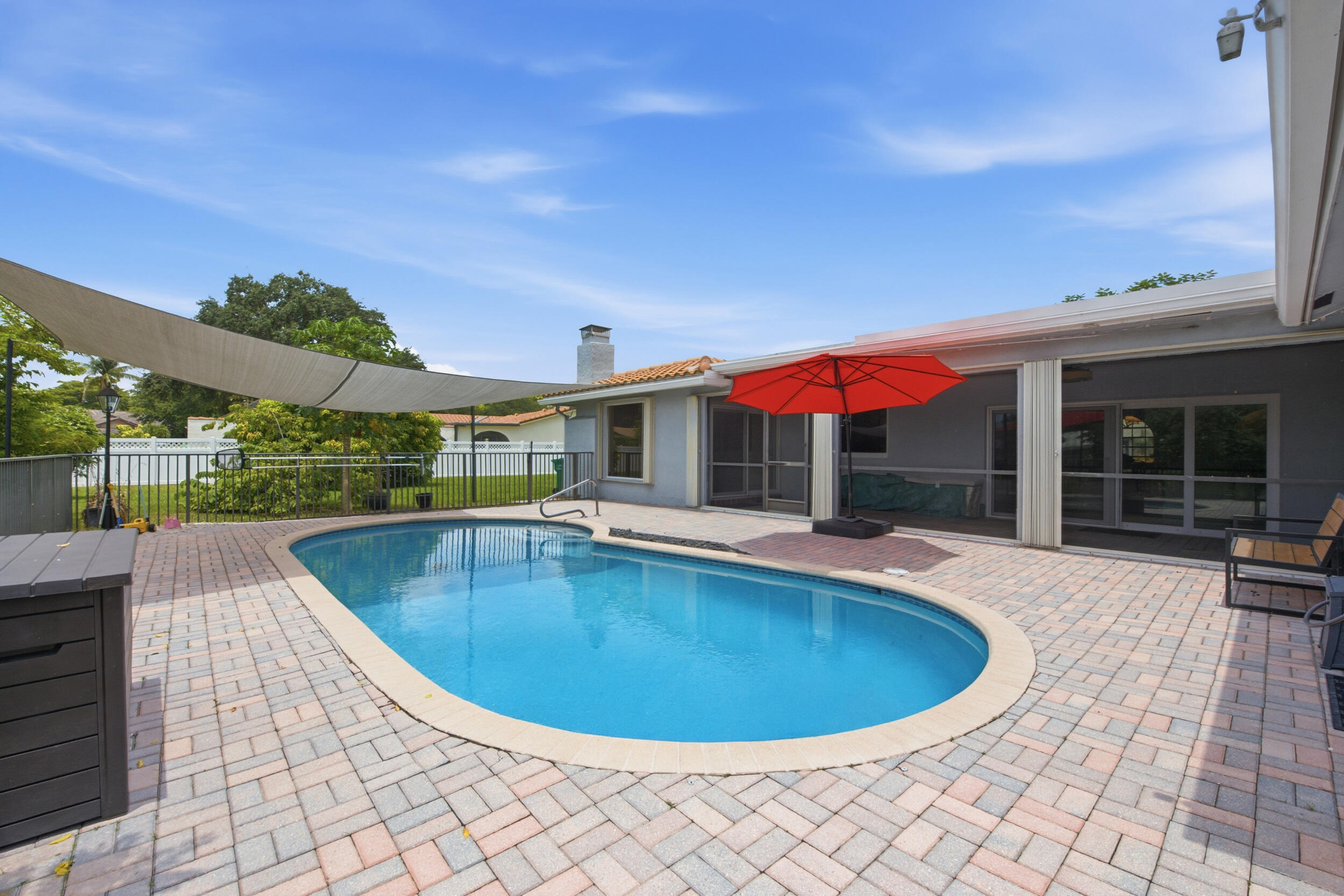 CORAL SPRINGS COUNTRY CLUB - Residential
