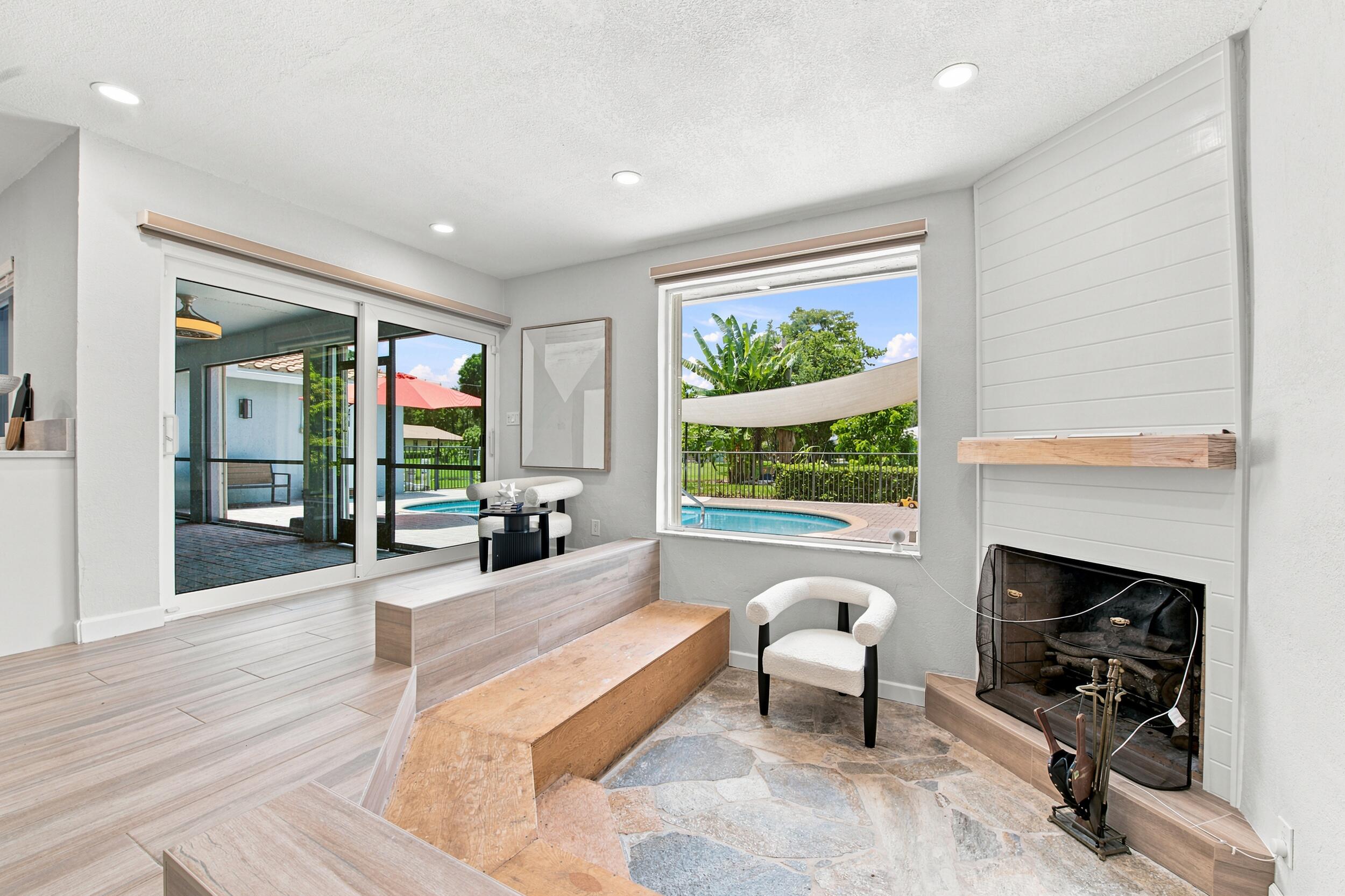 CORAL SPRINGS COUNTRY CLUB - Residential