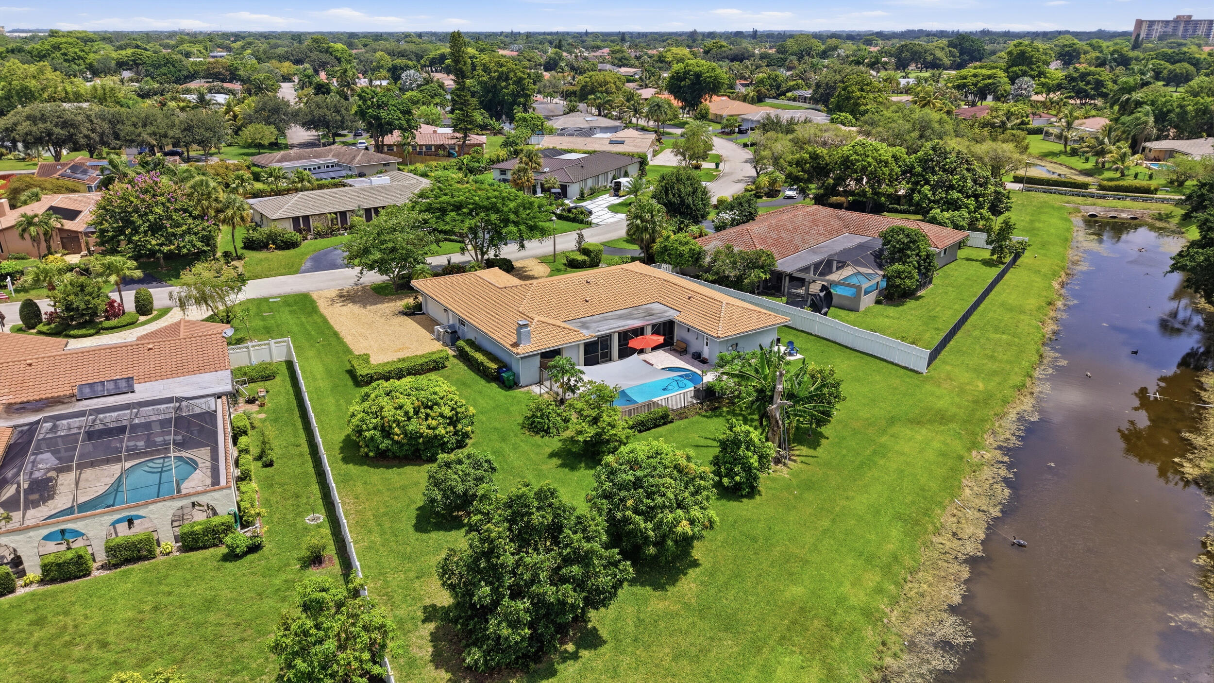 CORAL SPRINGS COUNTRY CLUB - Residential