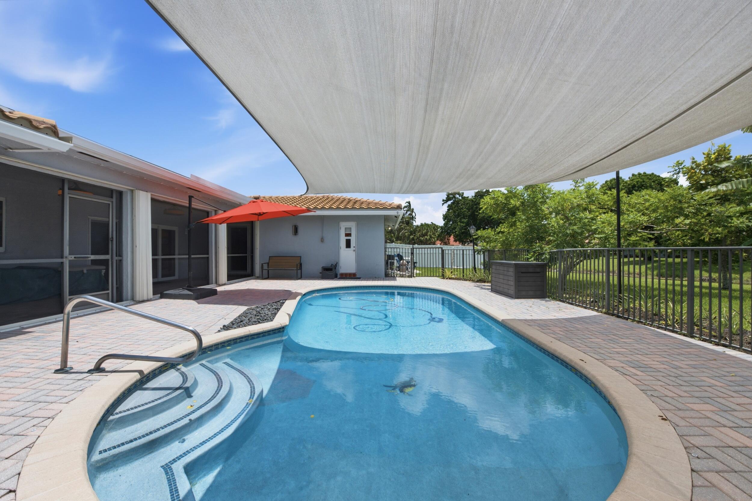 CORAL SPRINGS COUNTRY CLUB - Residential