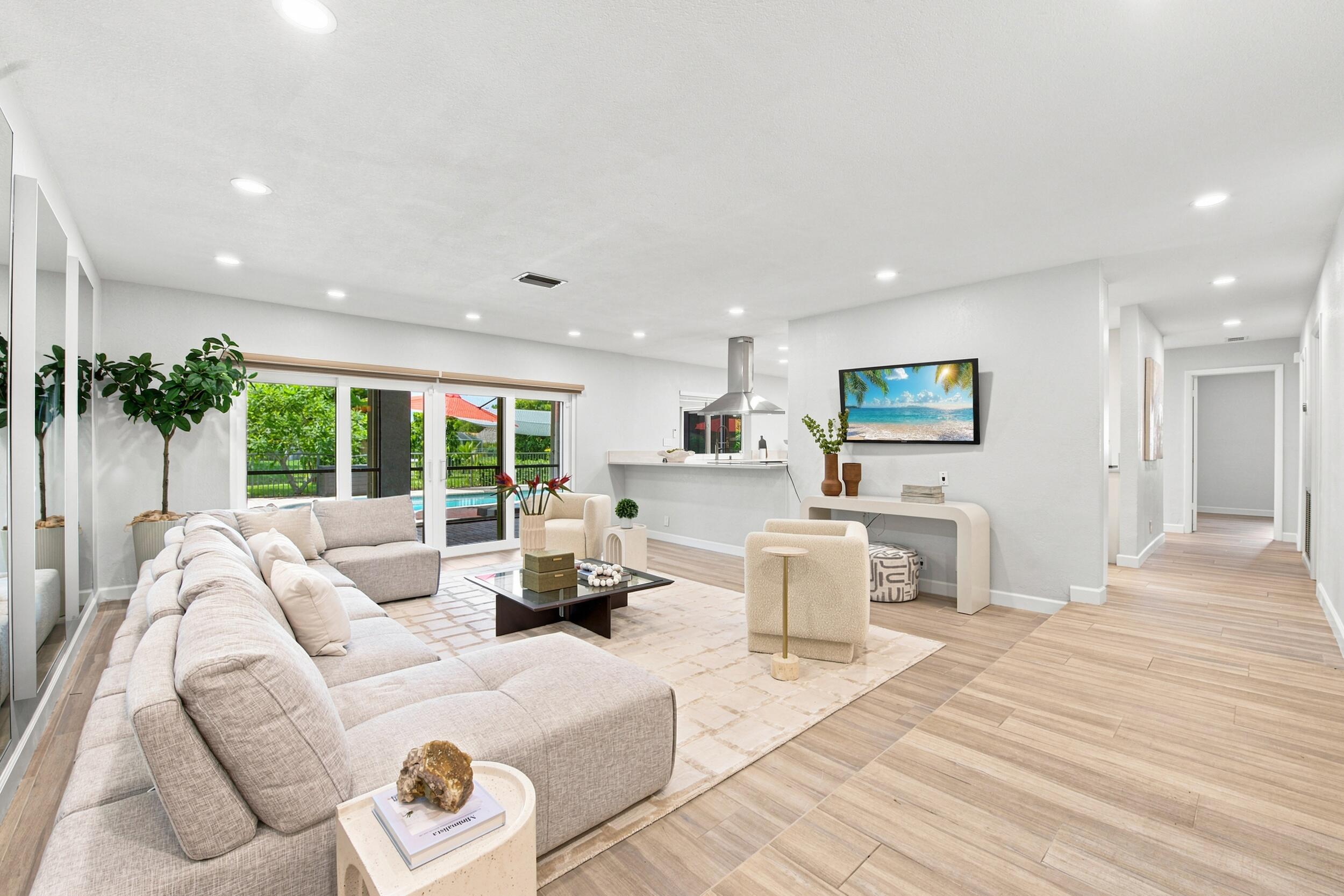 CORAL SPRINGS COUNTRY CLUB - Residential
