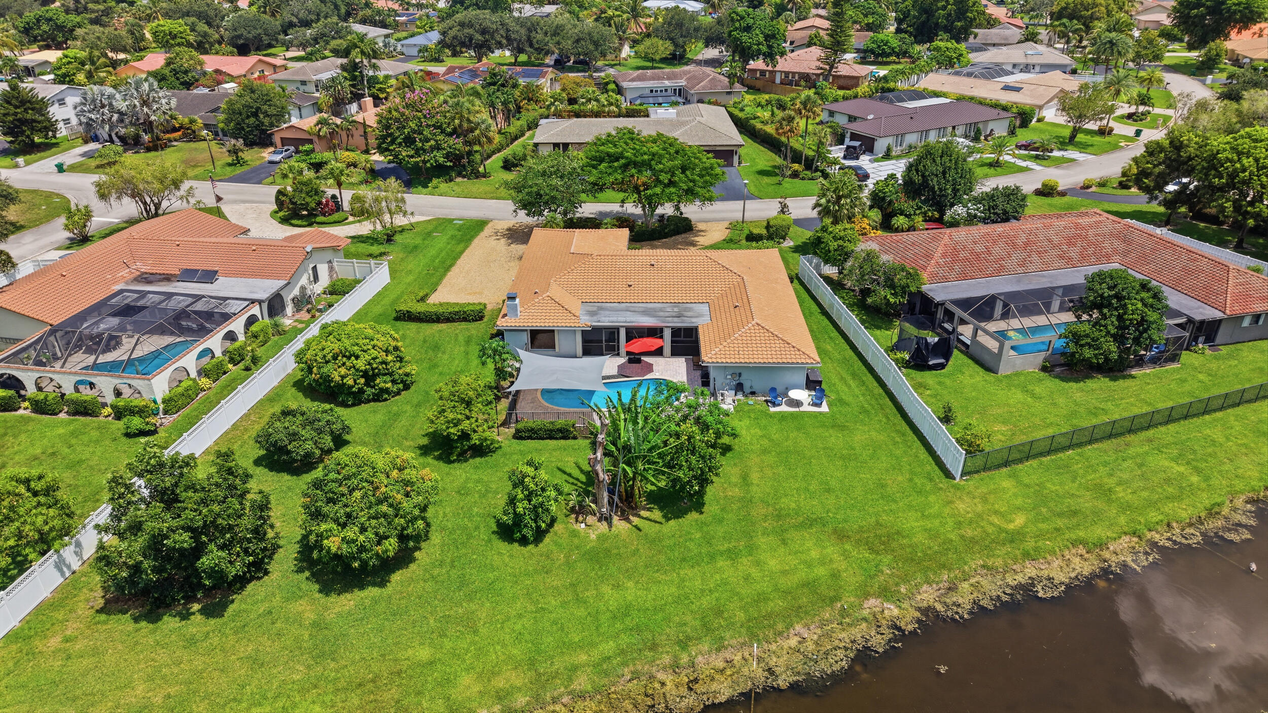CORAL SPRINGS COUNTRY CLUB - Residential
