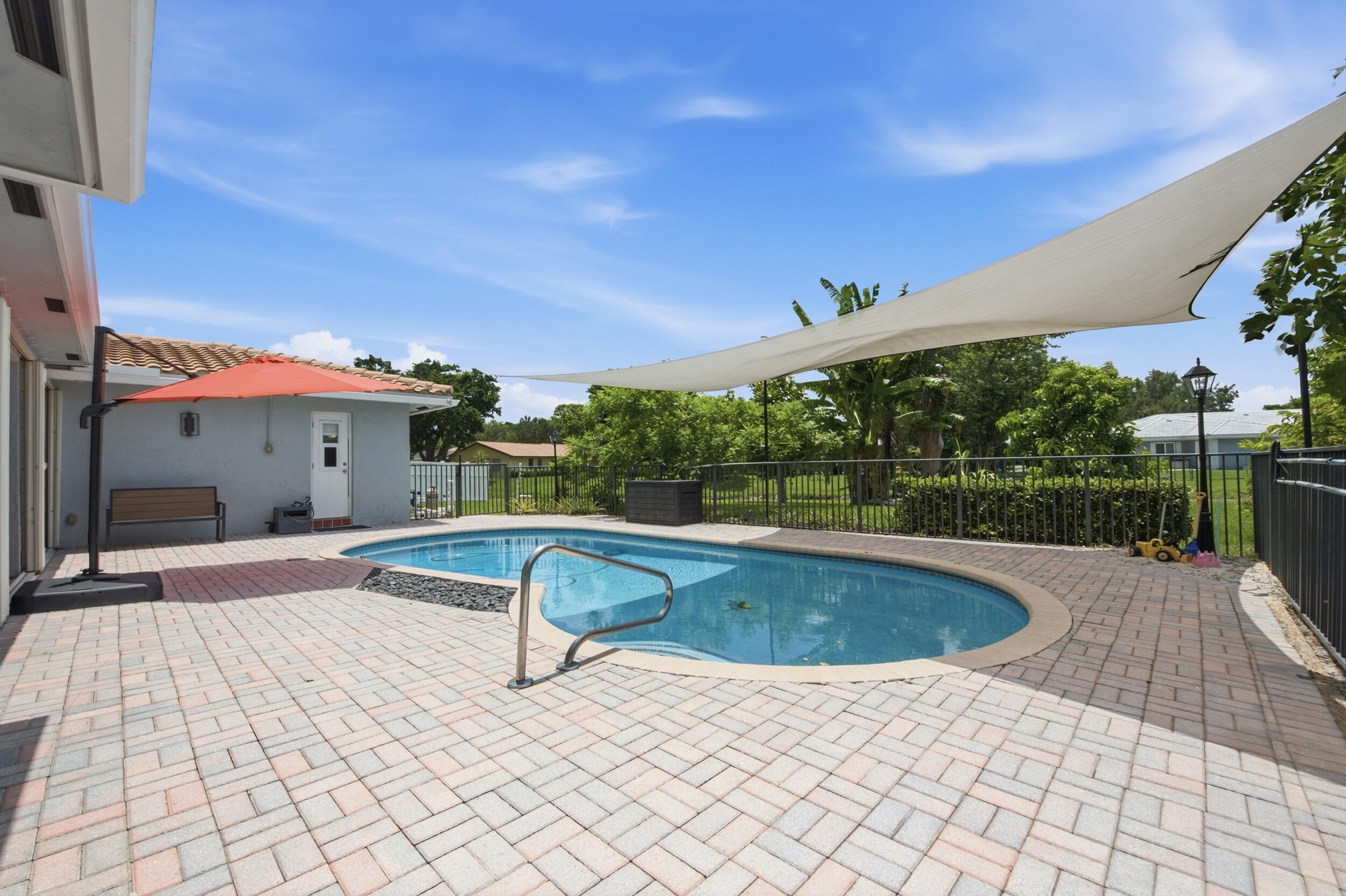 CORAL SPRINGS COUNTRY CLUB - Residential