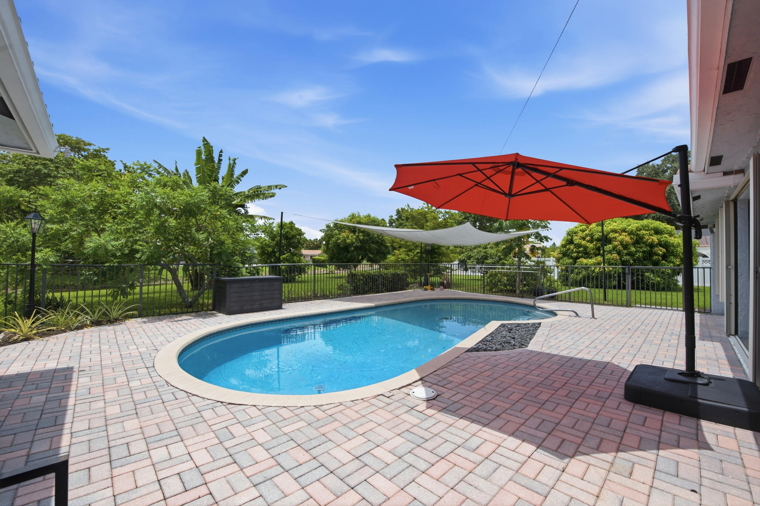 CORAL SPRINGS COUNTRY CLUB - Residential