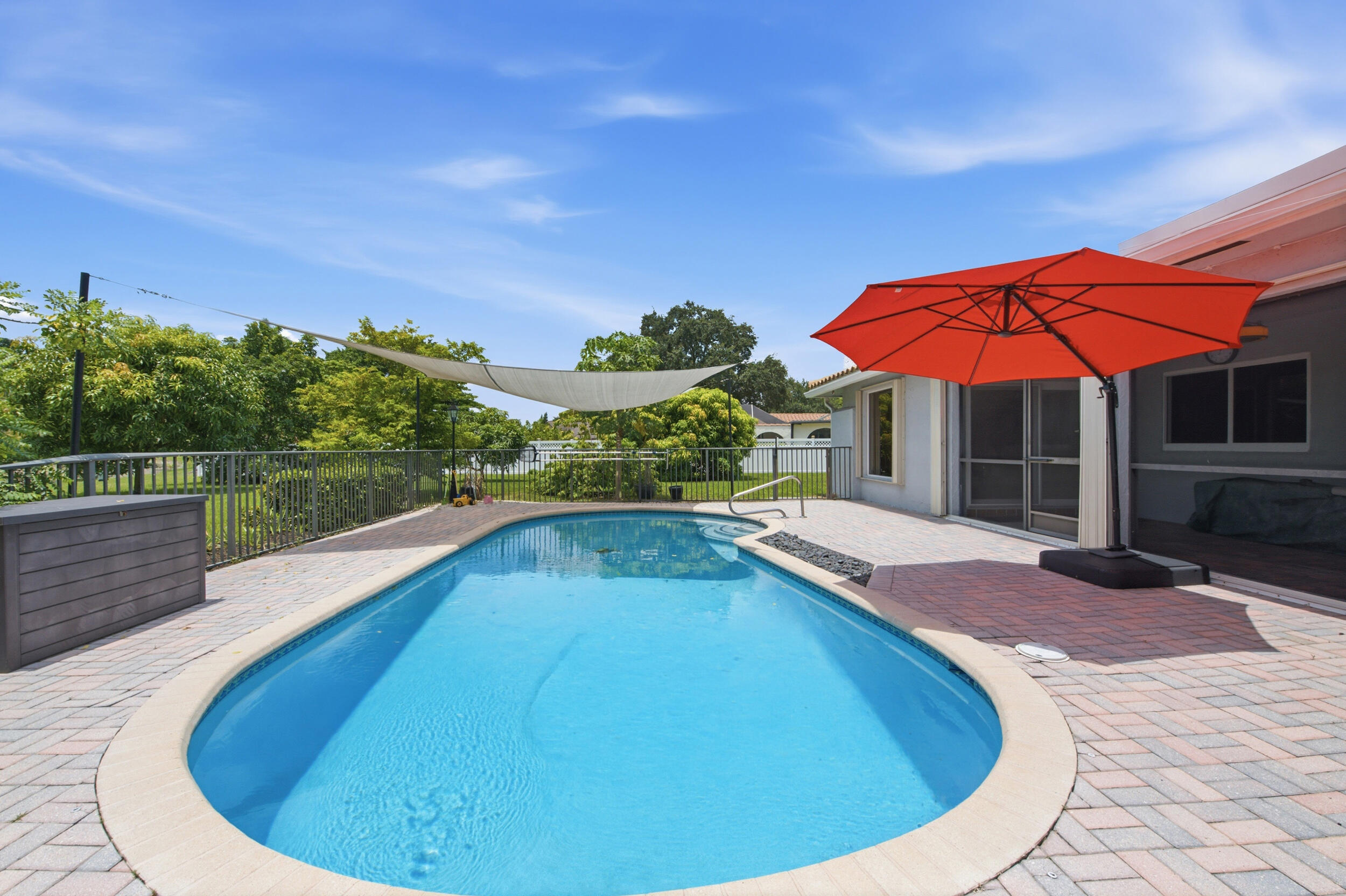 CORAL SPRINGS COUNTRY CLUB - Residential
