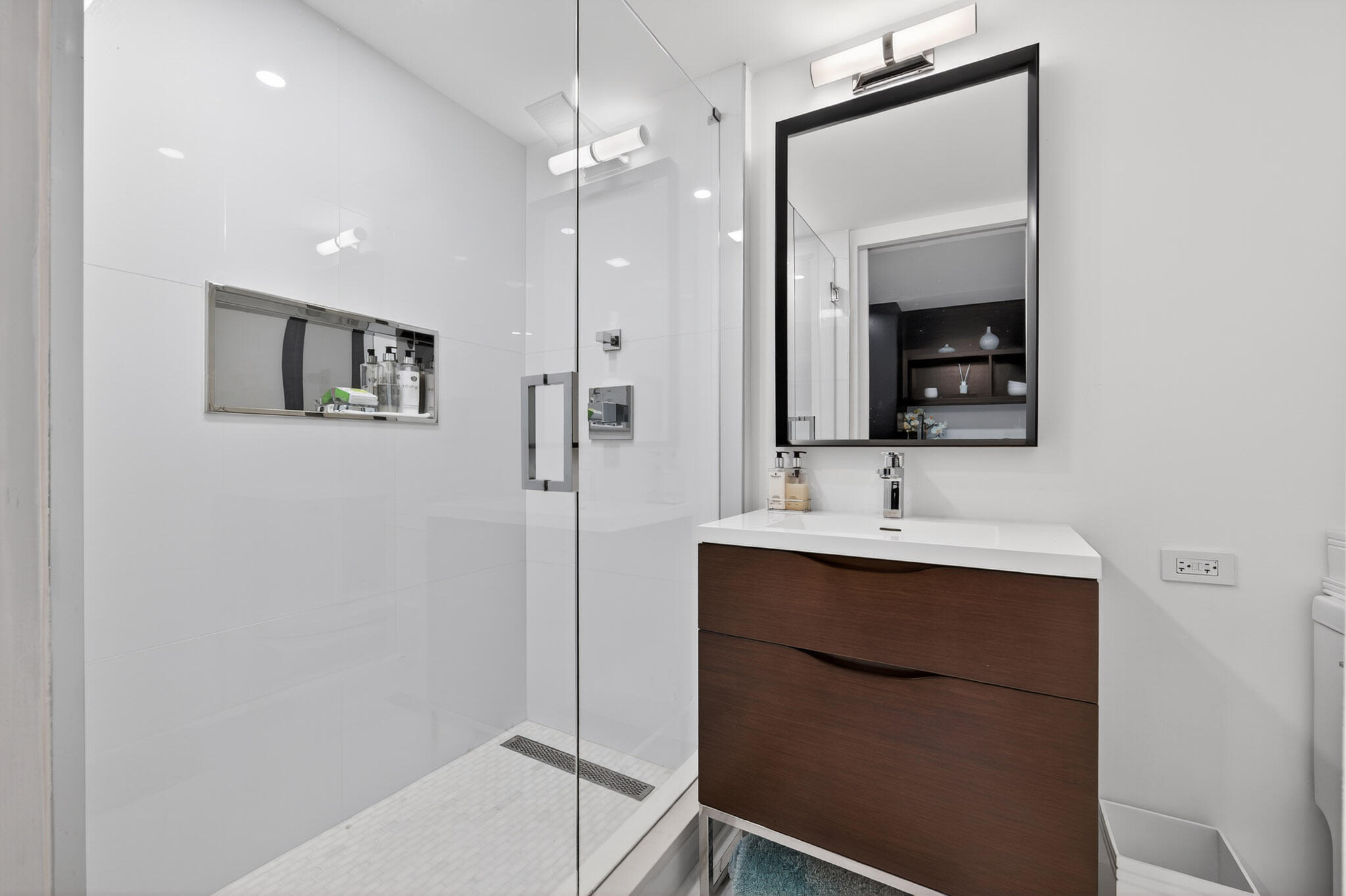 LOWELL HOUSE CONDO LTS 53 AND 54 BLK H ROYAL PARK - Residential