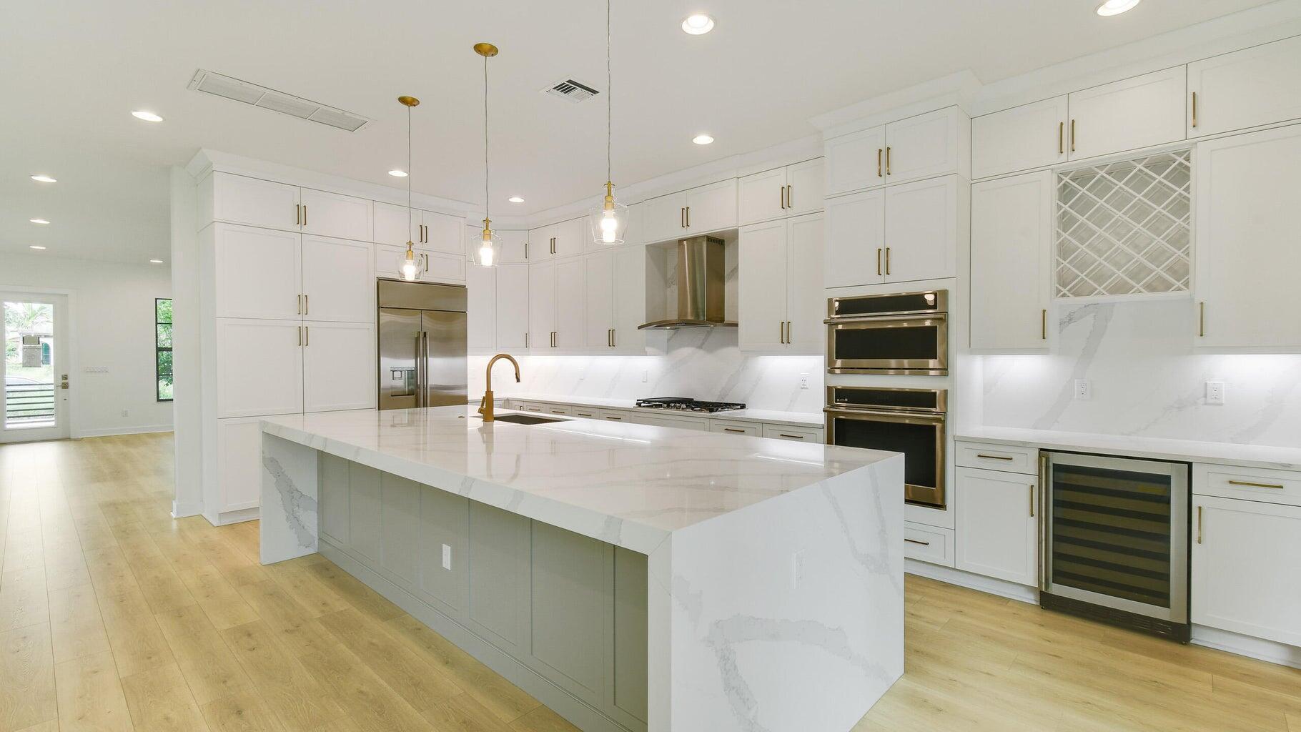 ALTON NEIGHBORHOOD - Residential Lease