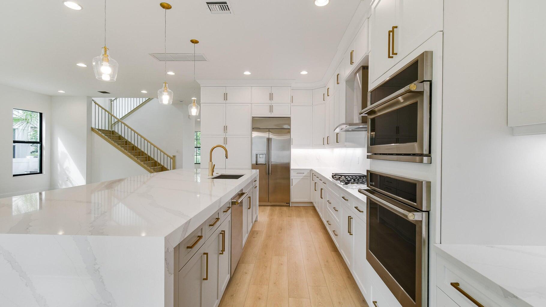 ALTON NEIGHBORHOOD - Residential Lease