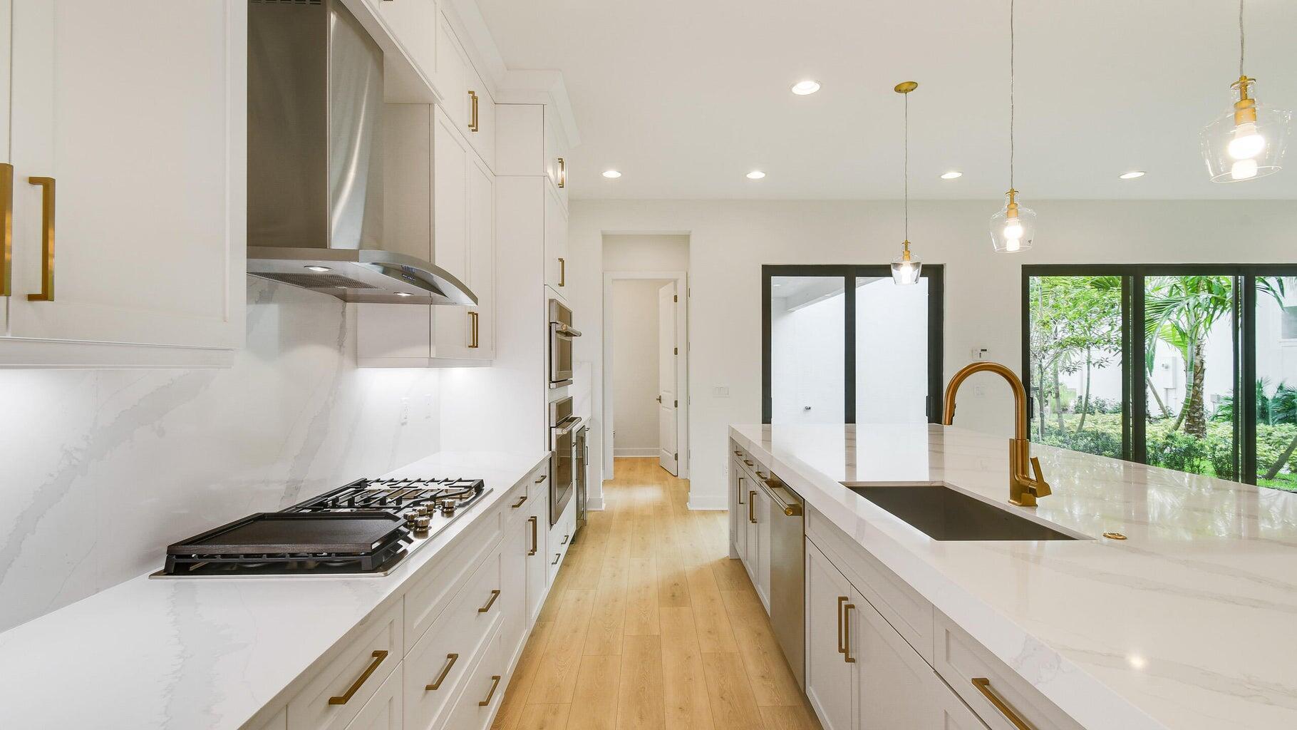 ALTON NEIGHBORHOOD - Residential Lease