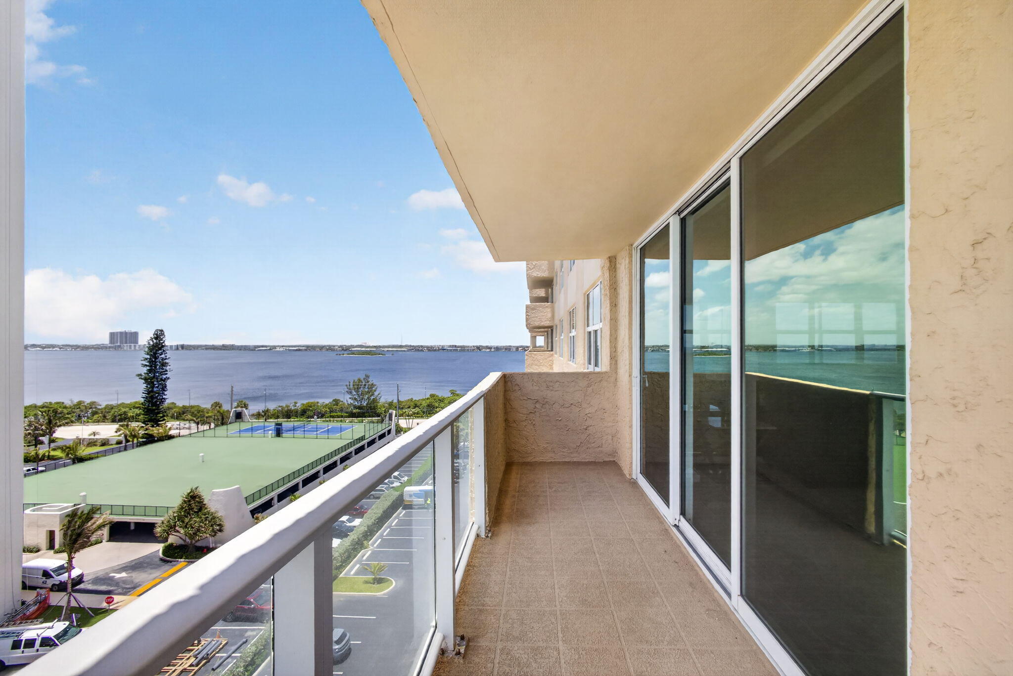 AQUARIUS CONDO - Residential