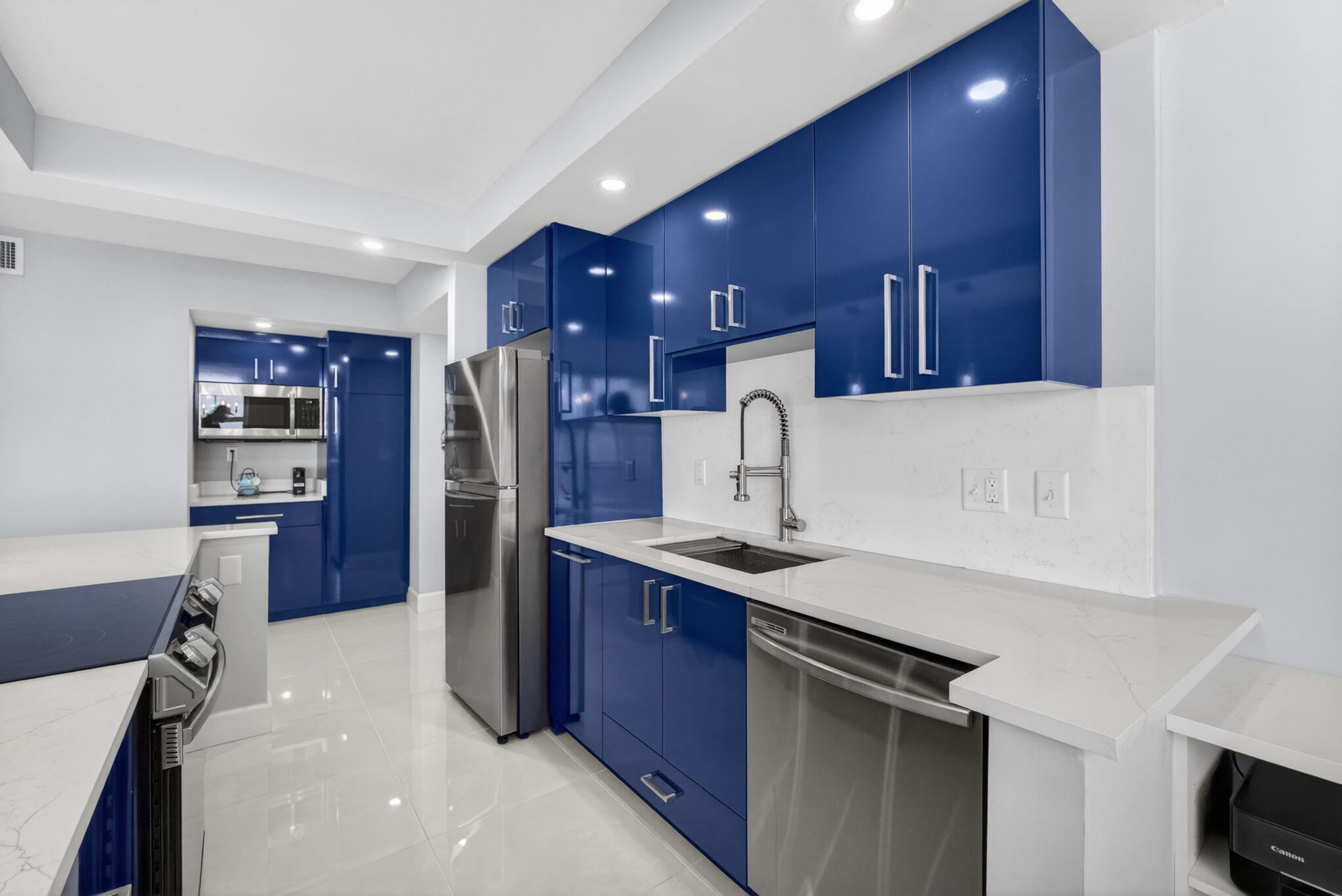 AQUARIUS CONDO - Residential