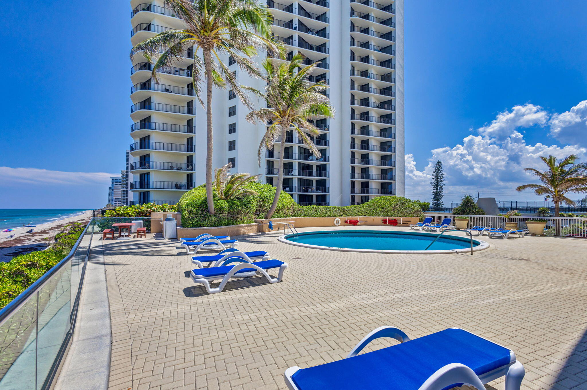 AQUARIUS CONDO - Residential
