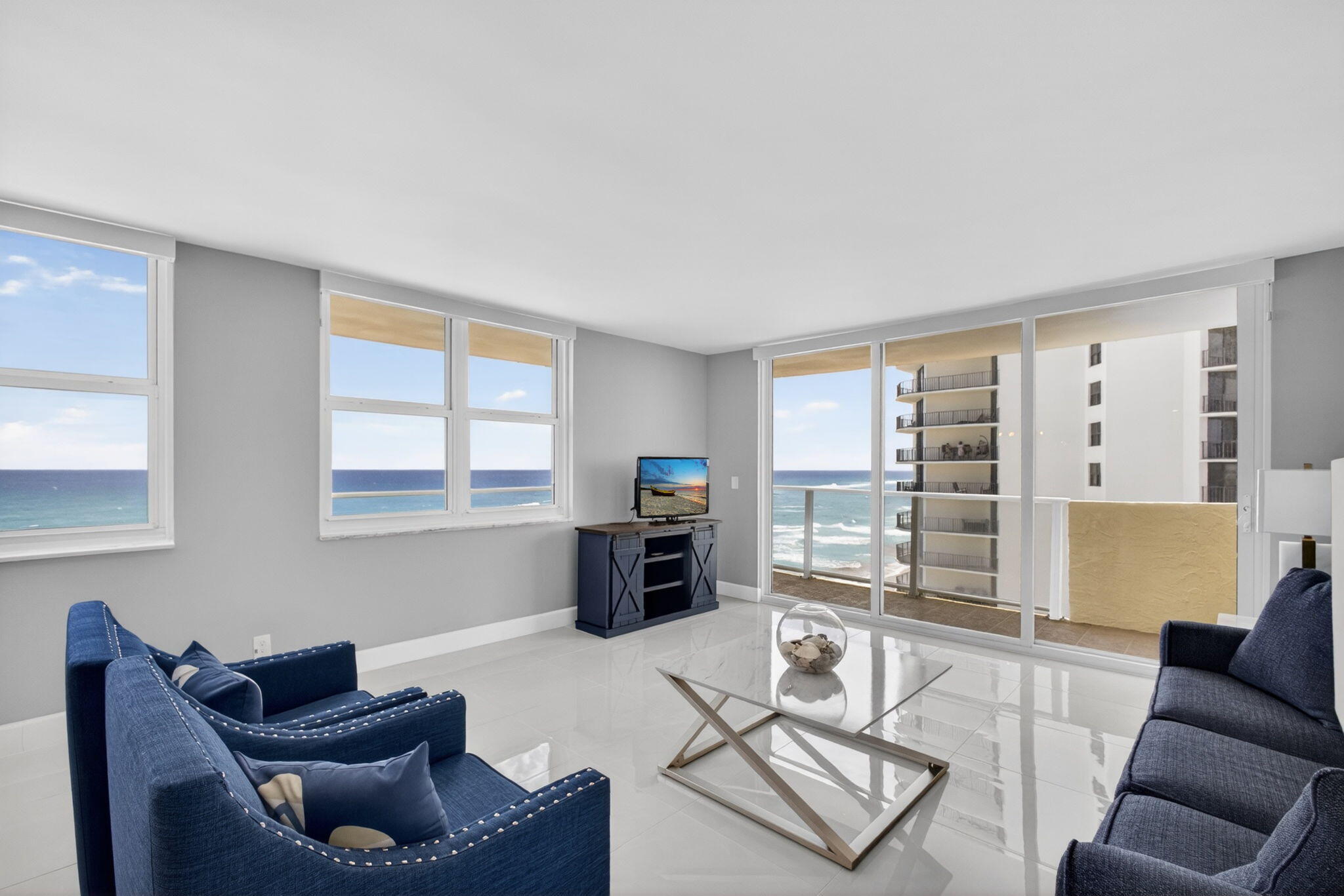 AQUARIUS CONDO - Residential