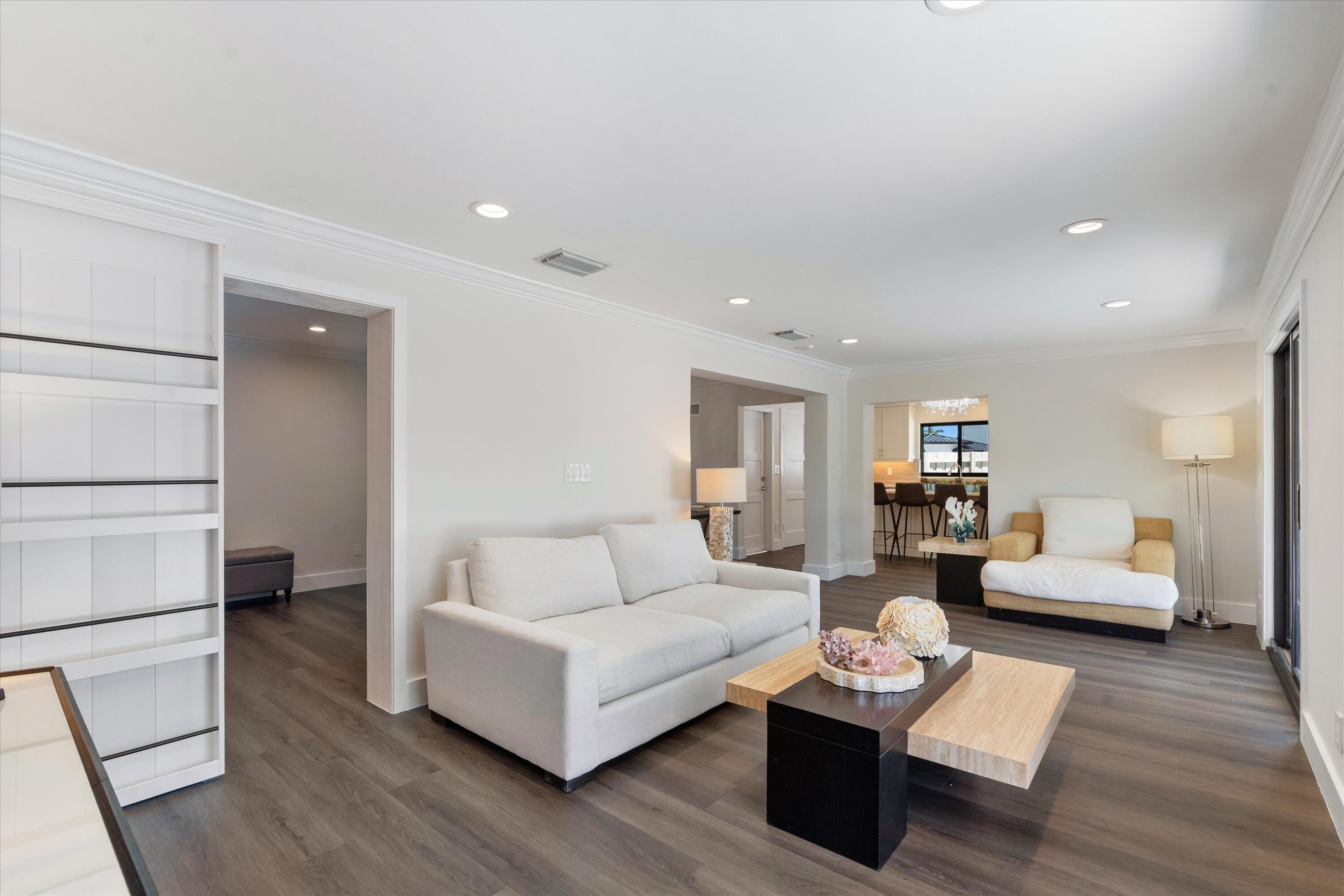 VENETIAN ISLES 3RD SEC - Residential