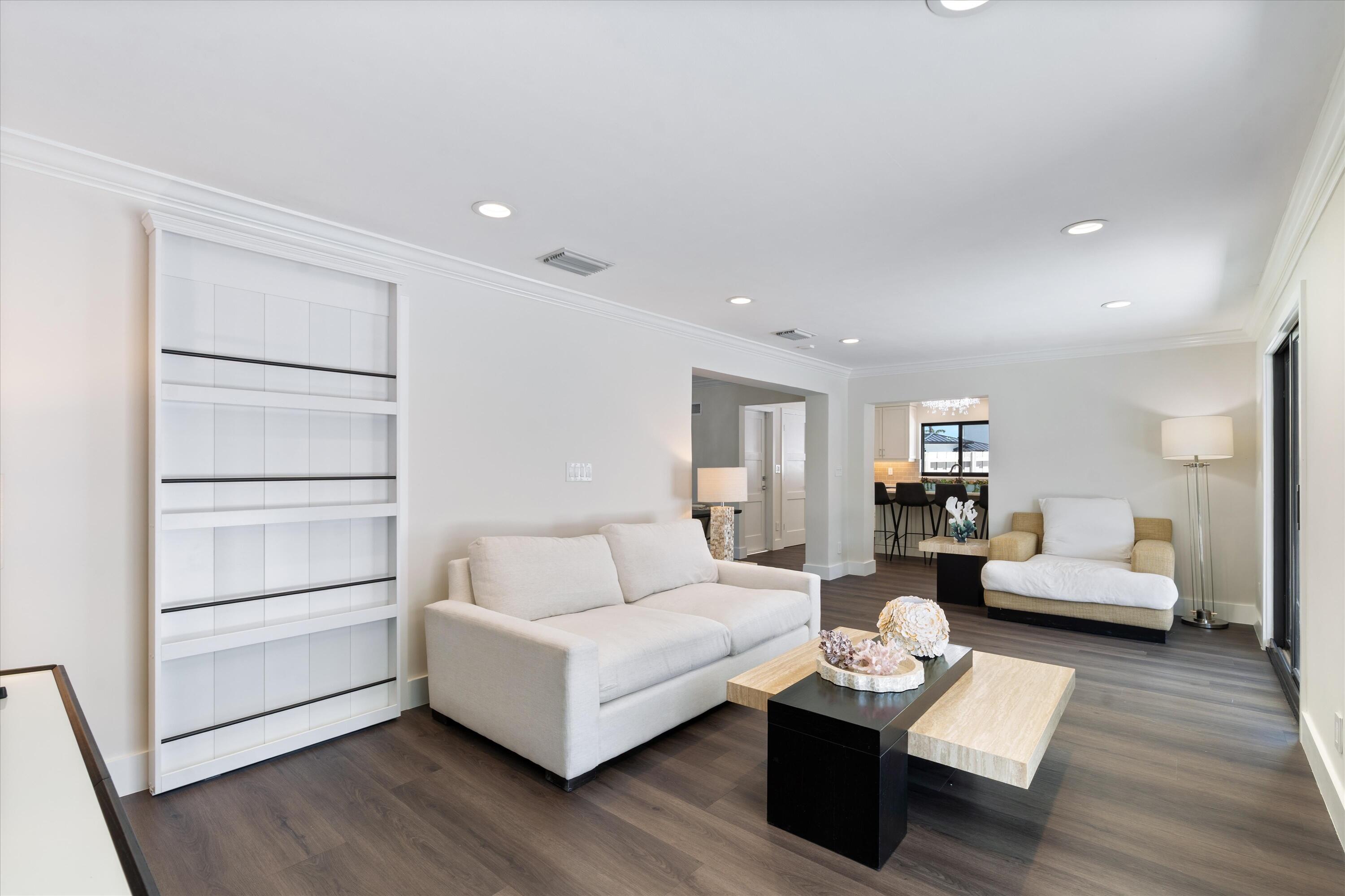 VENETIAN ISLES 3RD SEC - Residential