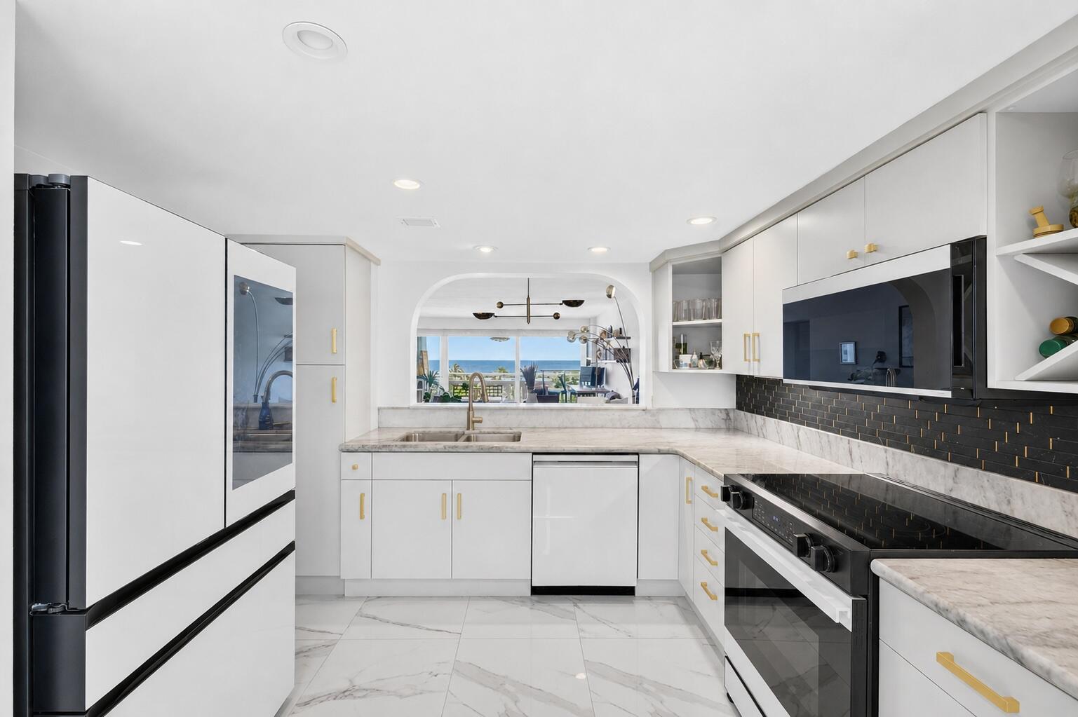 EVERGLADES HOUSE CONDO - Residential Lease