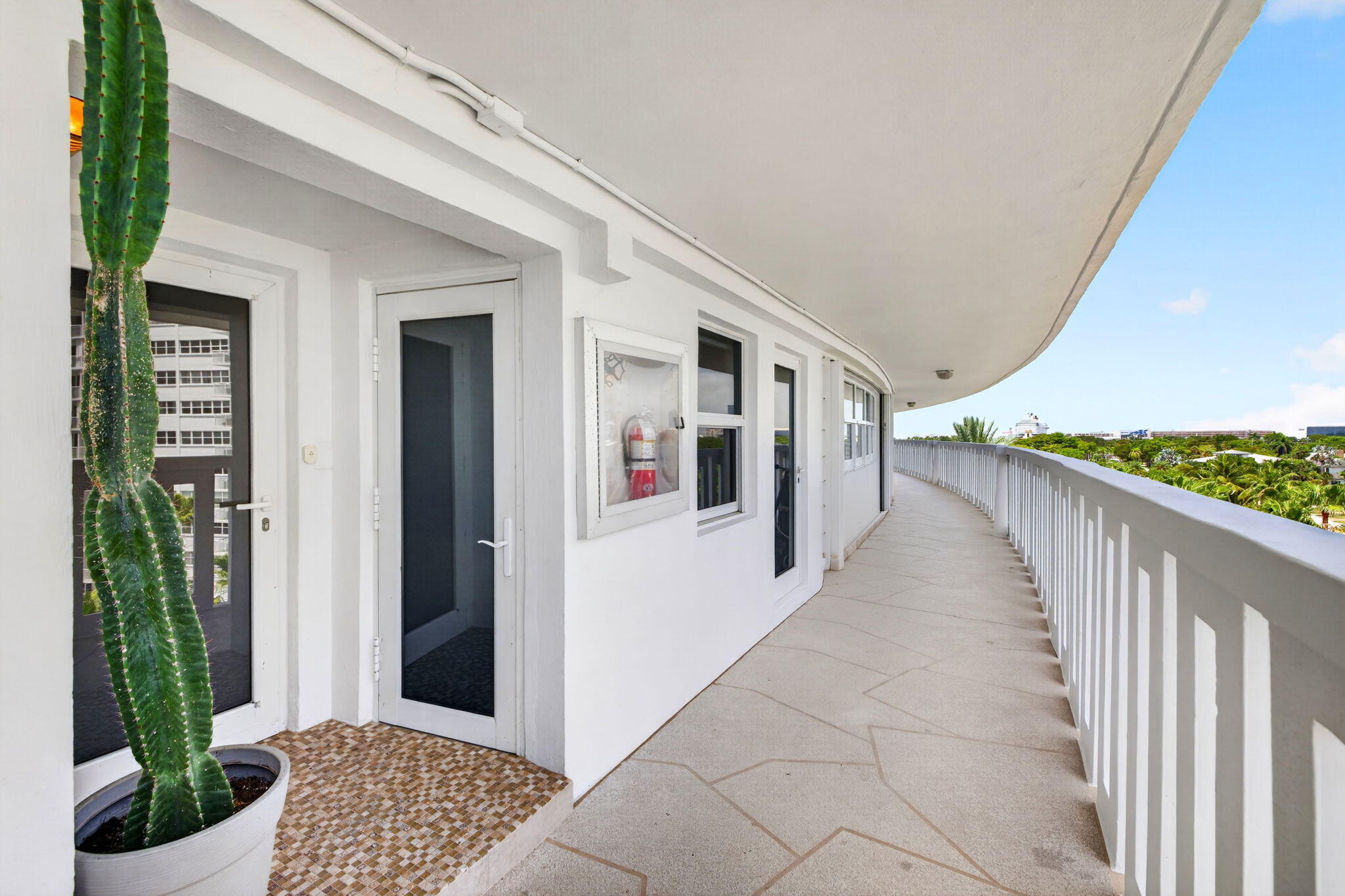 EVERGLADES HOUSE CONDO - Residential Lease