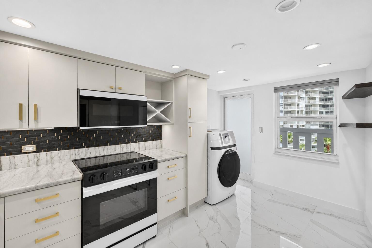 EVERGLADES HOUSE CONDO - Residential Lease