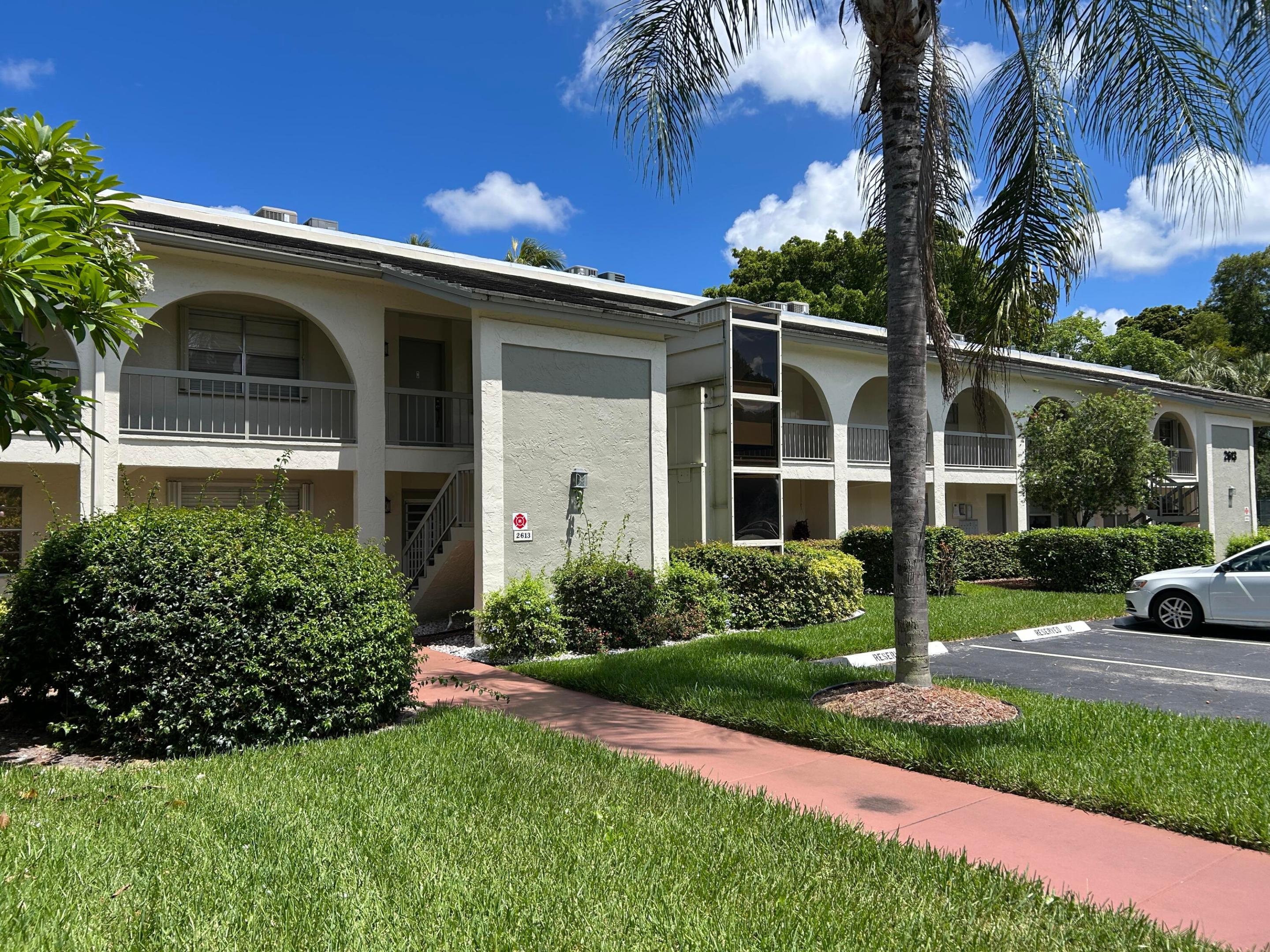 MOVE IN CONDITION CONDO WITH NEUTRAL TILE, NEUTRAL NEWER PAINT JOB AND A REMODELED BATHROOM. KITCHEN HAS UPDATES AND A NEWER REFRIGERATOR.  HIGH HAT LIGHTING TOO.  SPACIOUS SCREENED PATIO WITH LOVELY GARDEN VIEWS TOO.  DIRECTLY NEXT DOOR TO THE LAUNDRY AND CLOSE TO YOUR ASSIGNED PARKING SPOT. BUILDING HAS A LIFT/ELEVATOR TOO.  YOU WILL BE JUST STEPS TO THE NASSAU POOL, TENNIS AND PICKLEBALL COURTS.  WYNMOOR IS THE BEST COMMUNITY FOR ACTIVE ADULTS WITH AMENITIES GALORE INCLUDING A CLUBHOUSE WITH A RESTAURANT, ONSITE MEDICAL OFFICE, GOLF, BILLIARDS, A LIBRARY AND MUCH MORE.  A SEPARATE THEATRE OFFERS LIVE SHOWS & MOVIES. THE MAIN POOL COMPLEX BOASTS A WALKING POOL, JACUZZI, SHUFFLEBOARD AND FITNESS CENTER.  EV CHARGING STATIONS, CAR WASH AREA WITH VACUUMS TOO. YOU WILL LOVE IT!