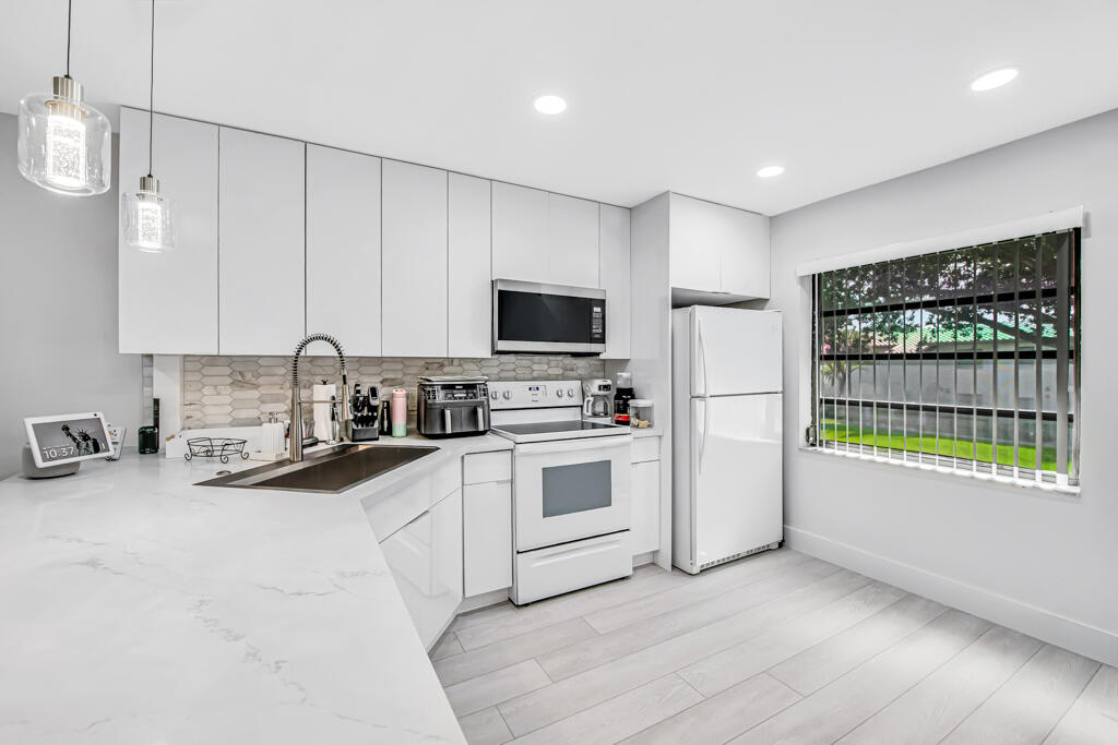 VISTAS OF BOCA LAGO CONDO - Residential