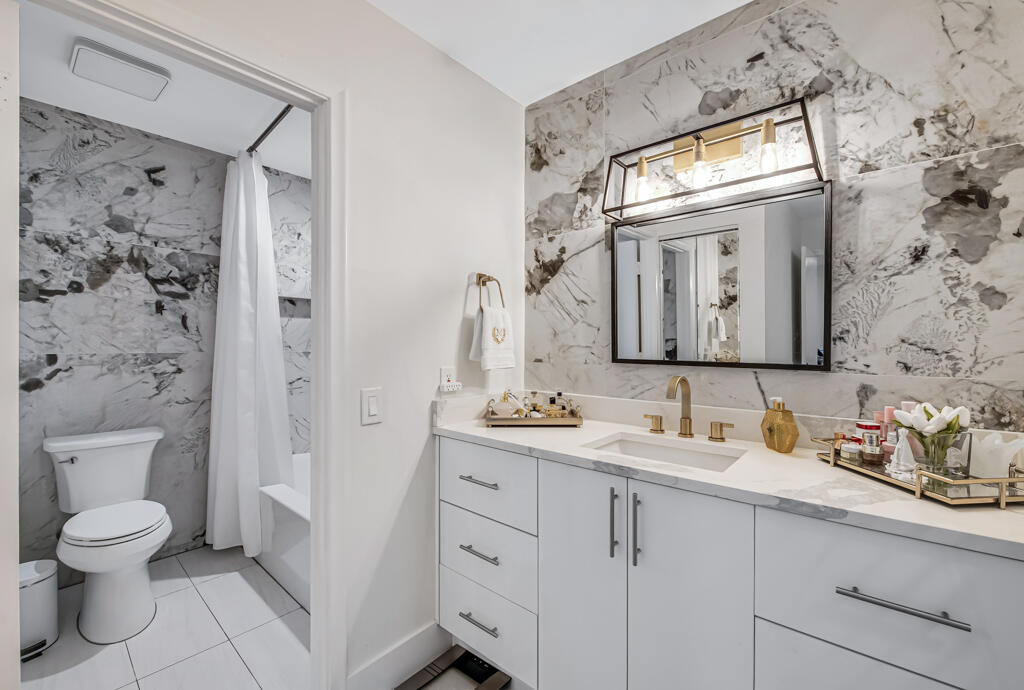 VISTAS OF BOCA LAGO CONDO - Residential