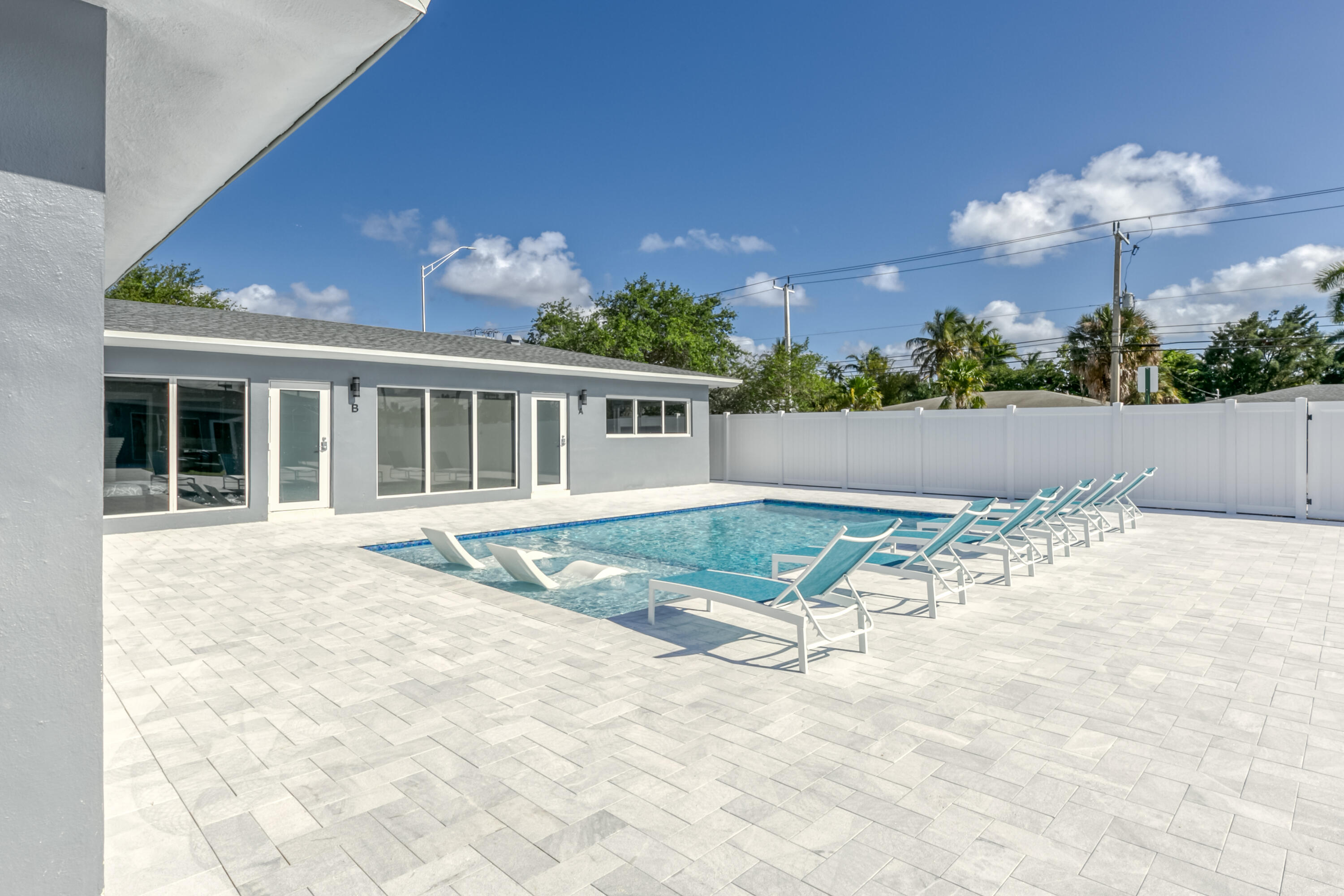 CORAL GARDENS - Residential Income