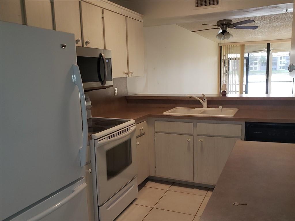 Coral Lake - Residential Lease