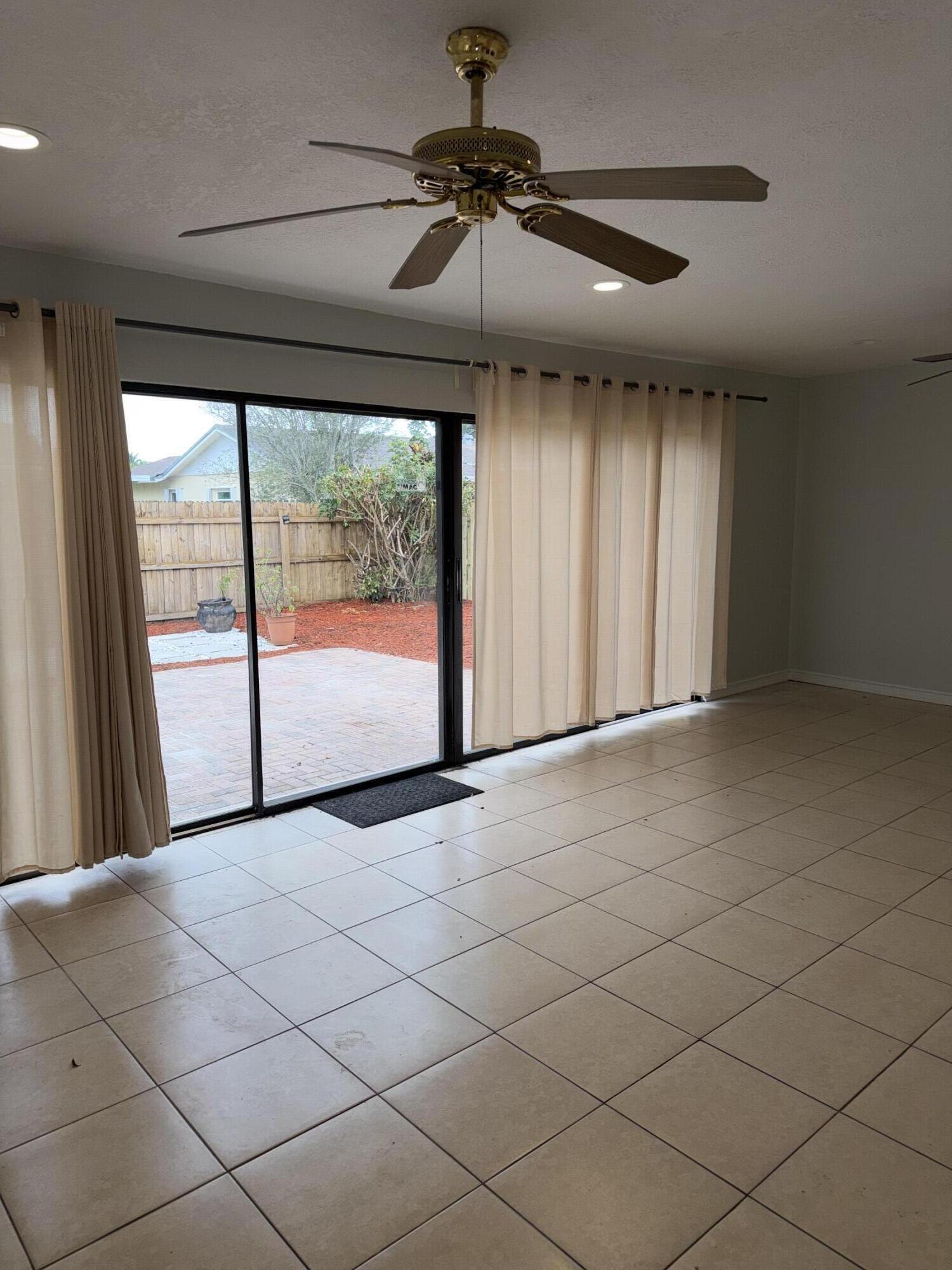 SPANISH ISLES PL II - Residential Lease